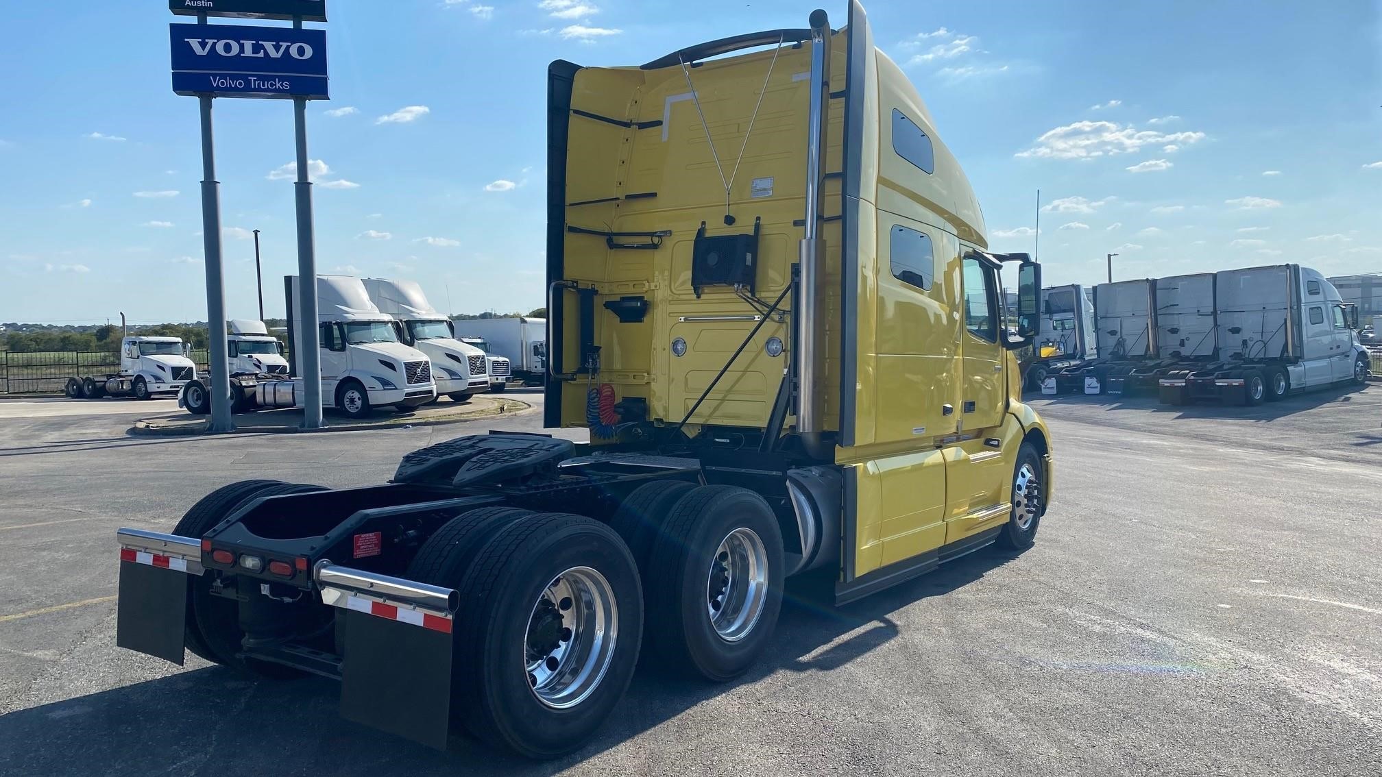 2025 VOLVO VNL64T760 - image 5 of 6