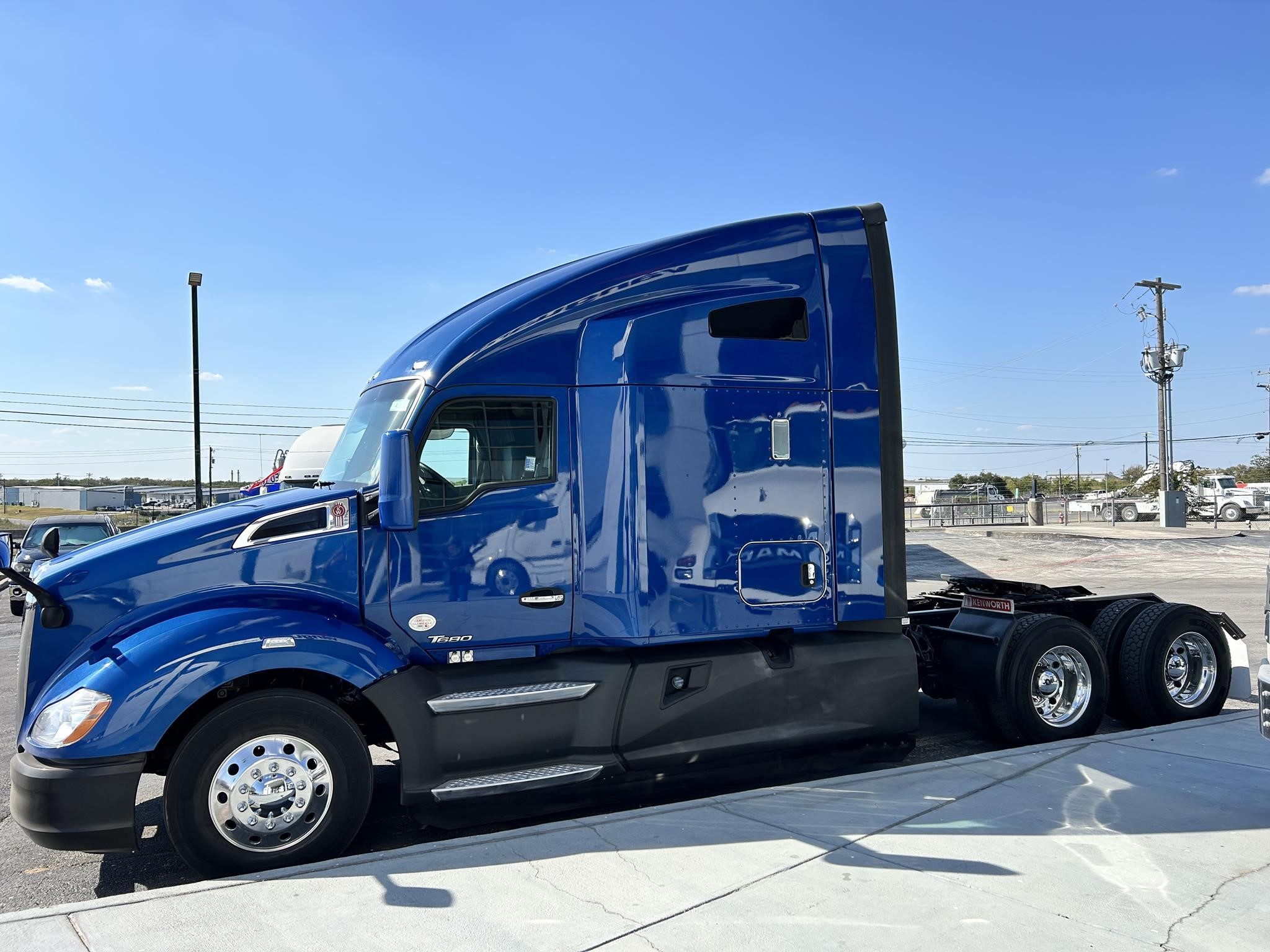 2021 KENWORTH T680 - image 2 of 6