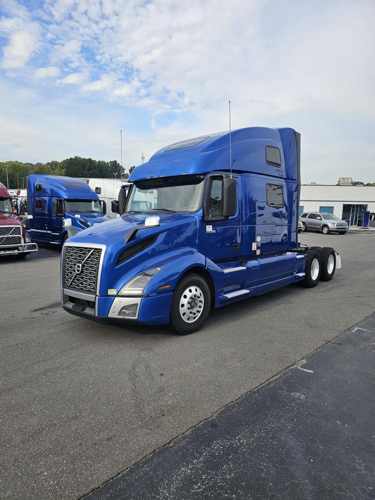 2020 VOLVO VNL64T860 - image 3 of 6