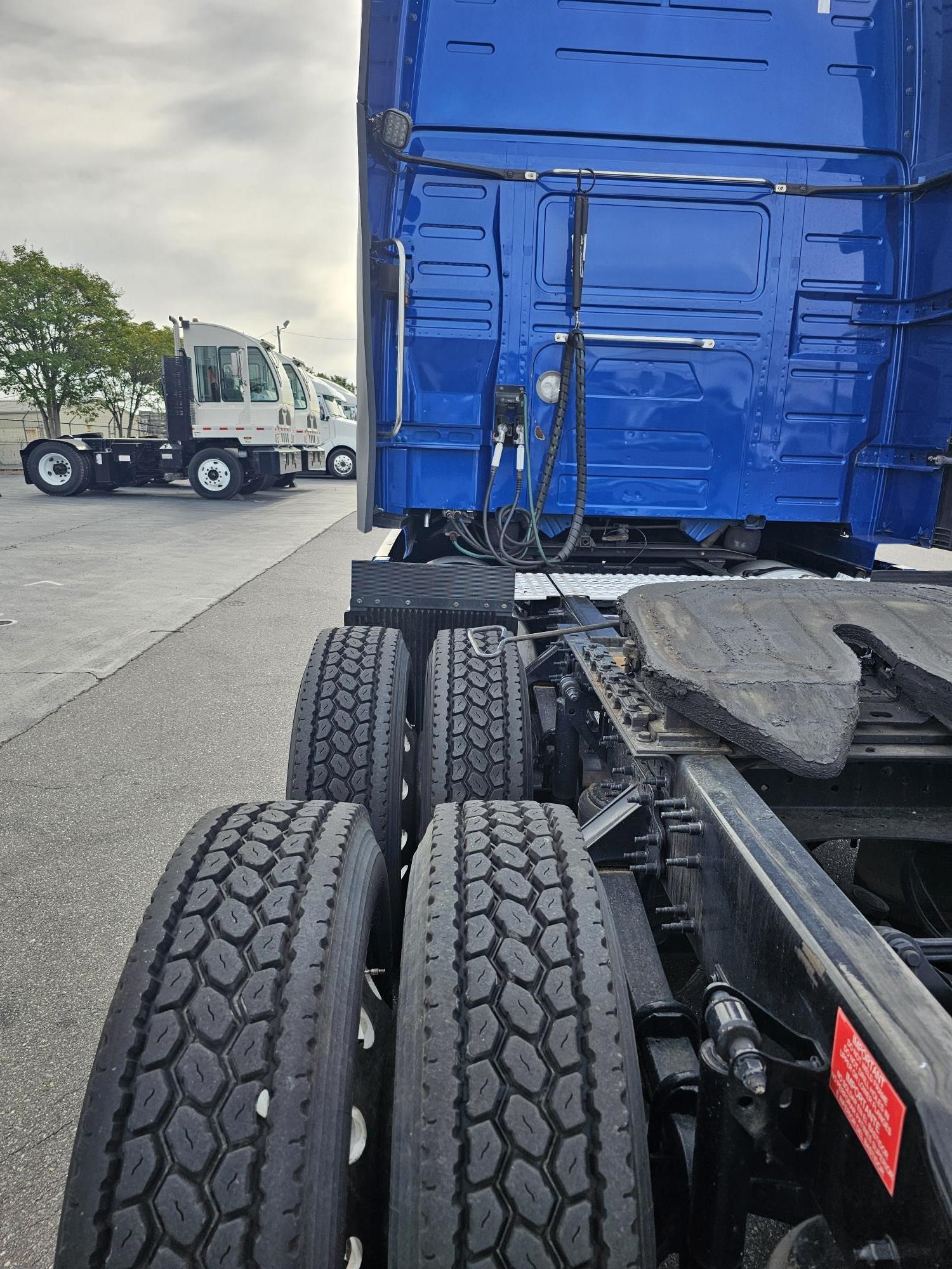 2020 VOLVO VNL64T860 - image 6 of 6