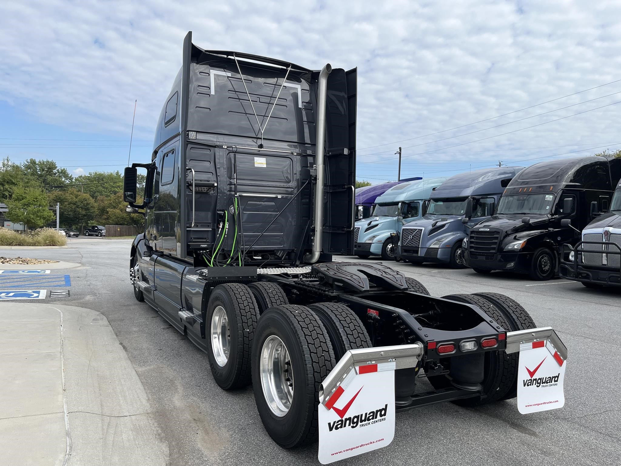 2025 VOLVO VNL64T860 - image 5 of 6