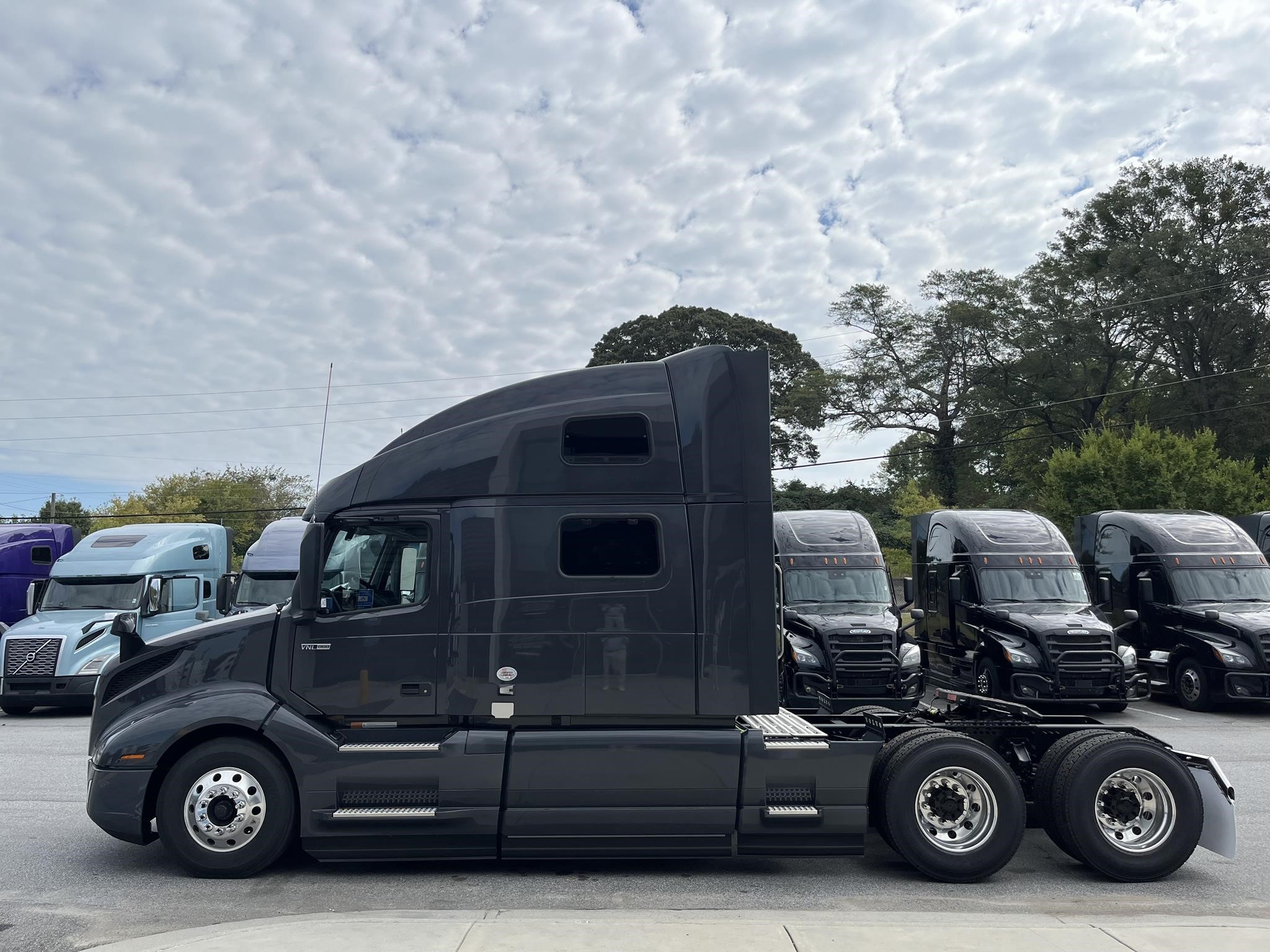 2025 VOLVO VNL64T860 - image 6 of 6