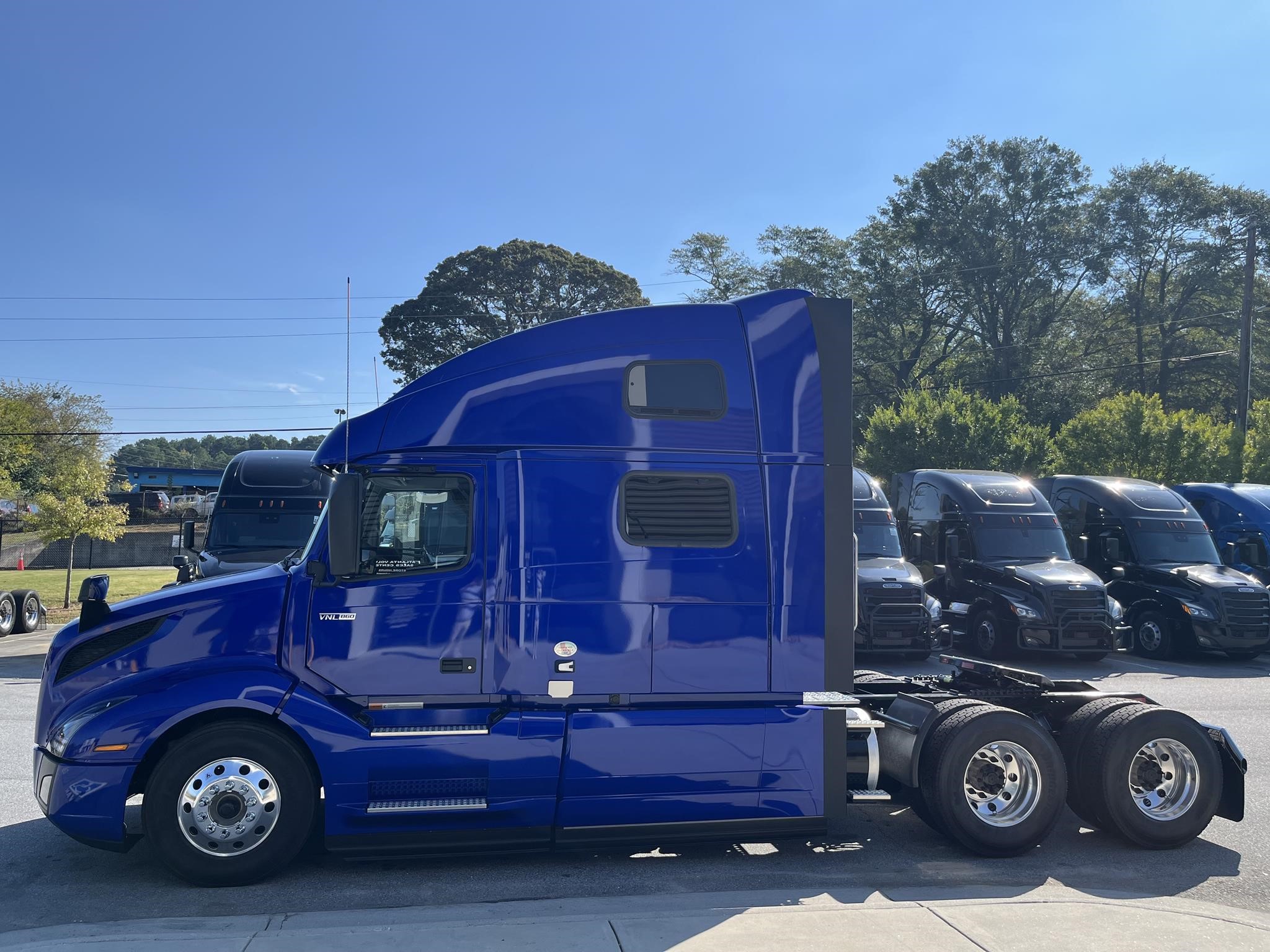 2025 VOLVO VNL64T860 - image 5 of 6