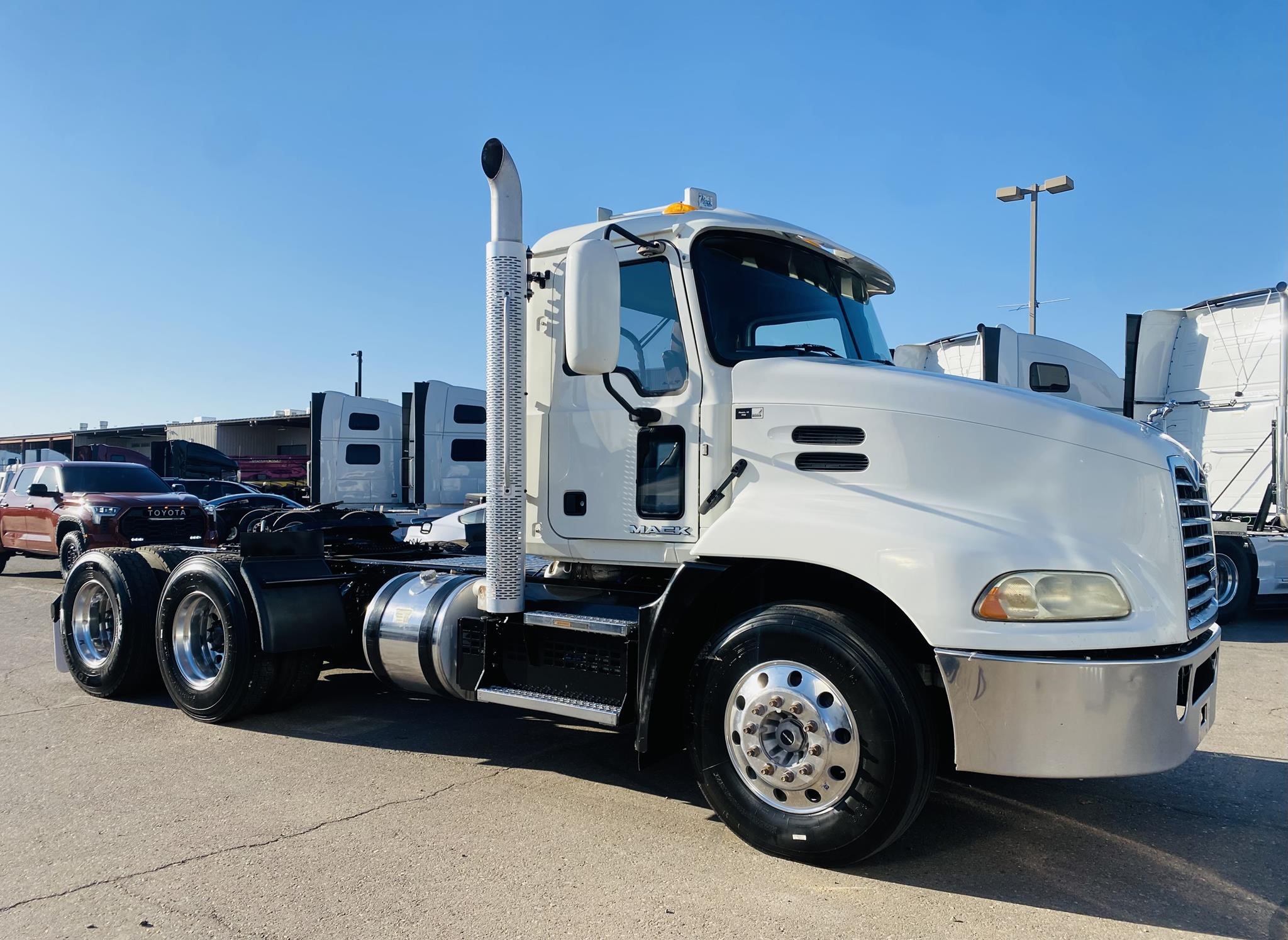 2018 MACK PINNACLE CXU613 - image 1 of 6