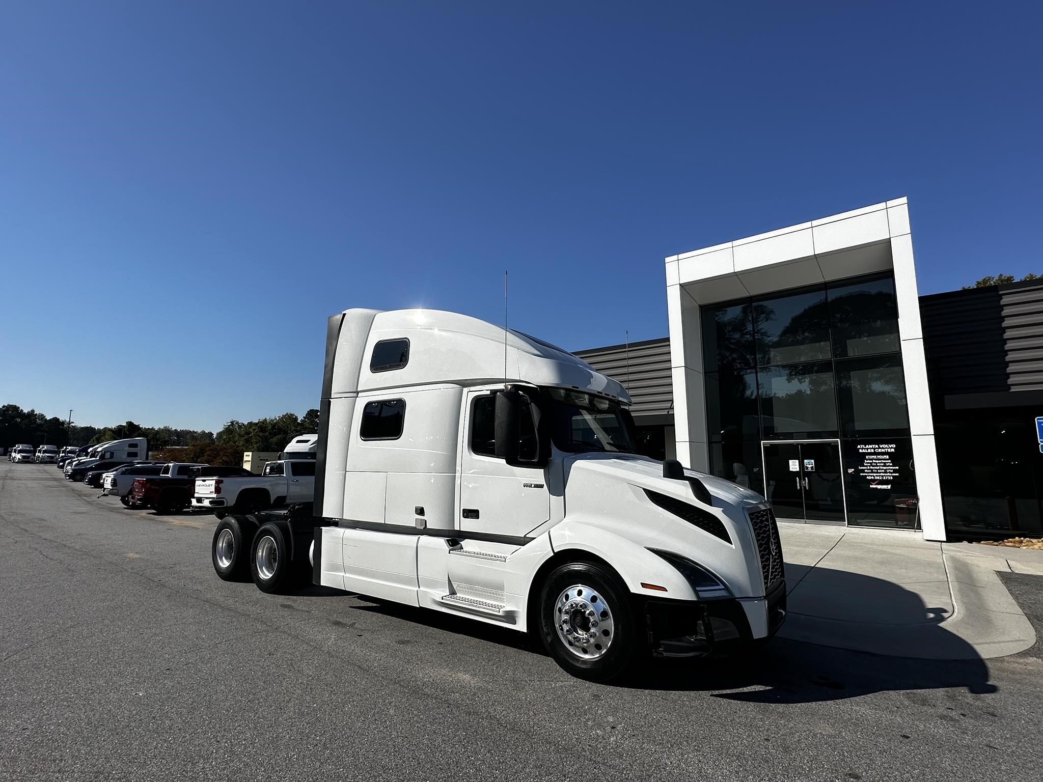 2020 VOLVO VNL64T860 - image 1 of 6