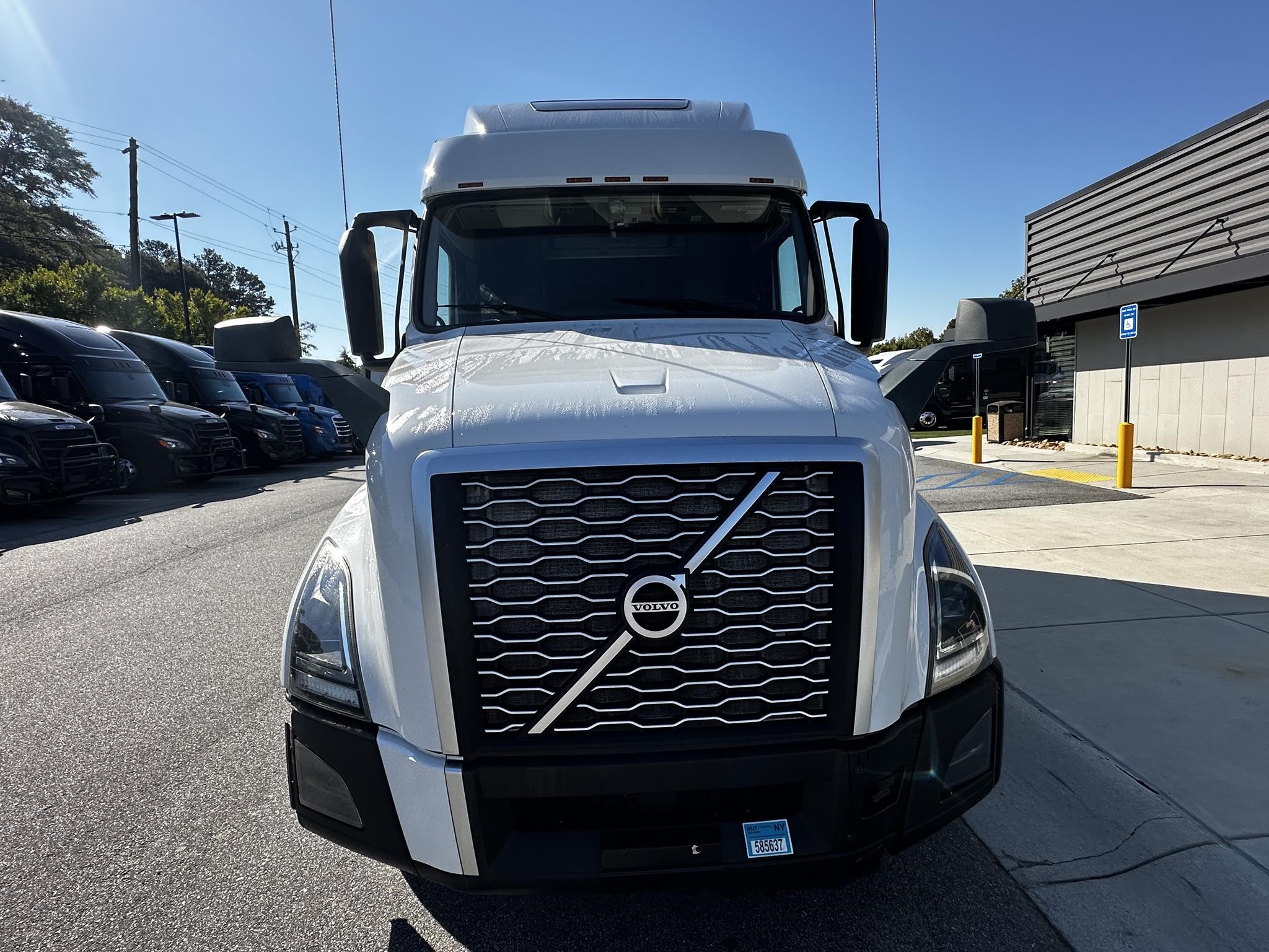 2020 VOLVO VNL64T860 - image 6 of 6