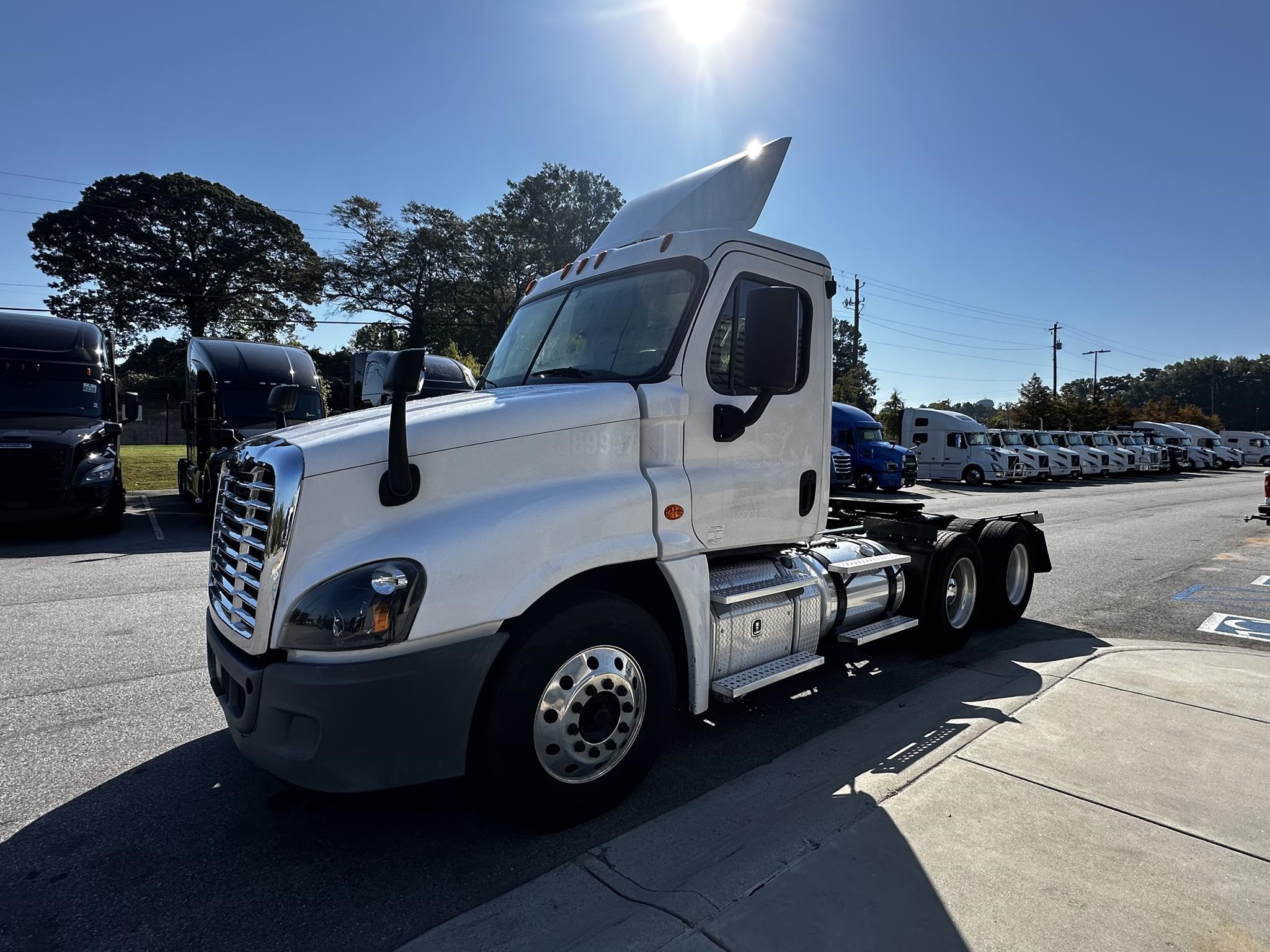 2017 FREIGHTLINER CASCADIA 125 - image 6 of 6