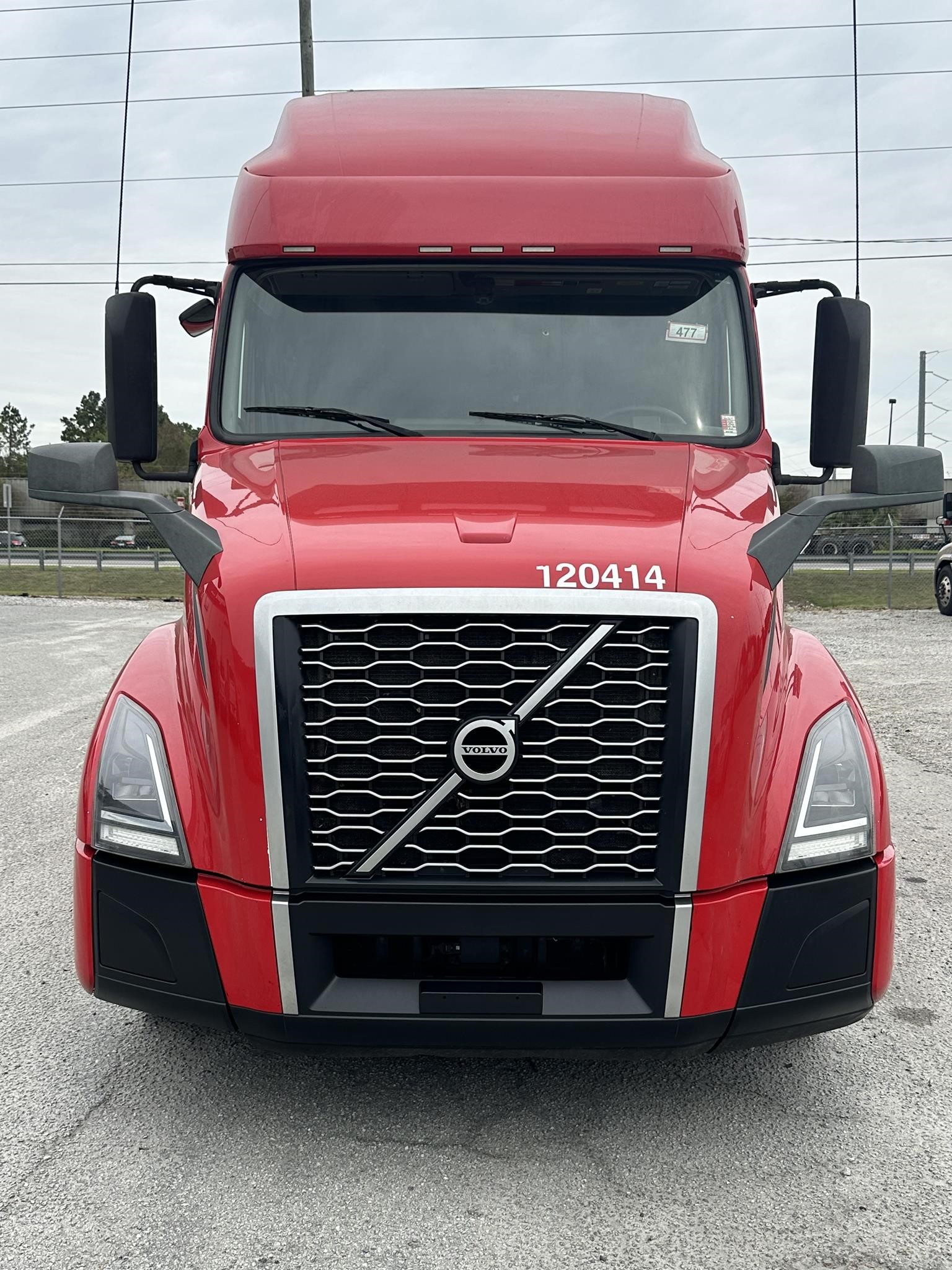 2020 VOLVO VNL64T760 - image 2 of 6