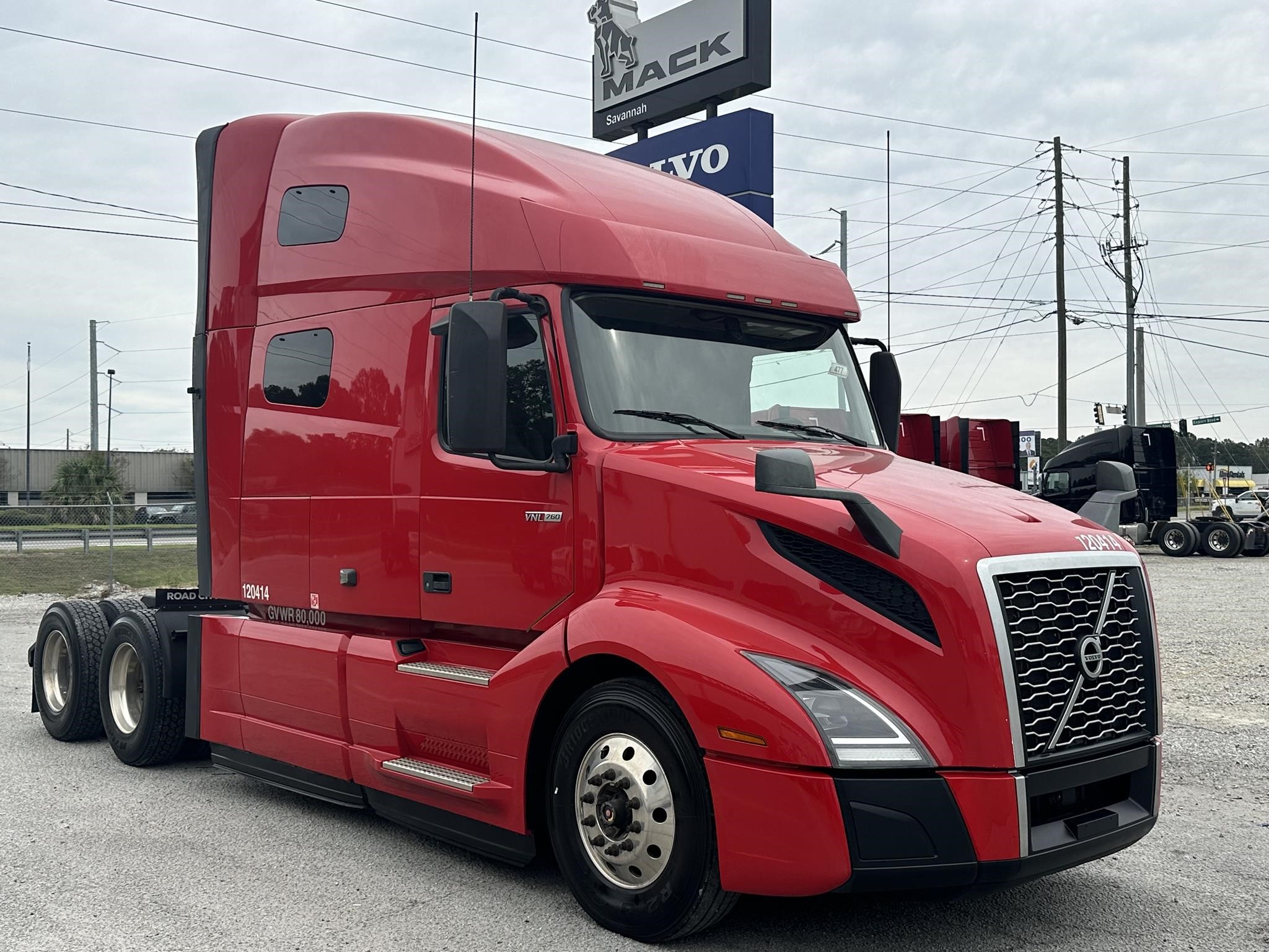 2020 VOLVO VNL64T760 - image 3 of 6