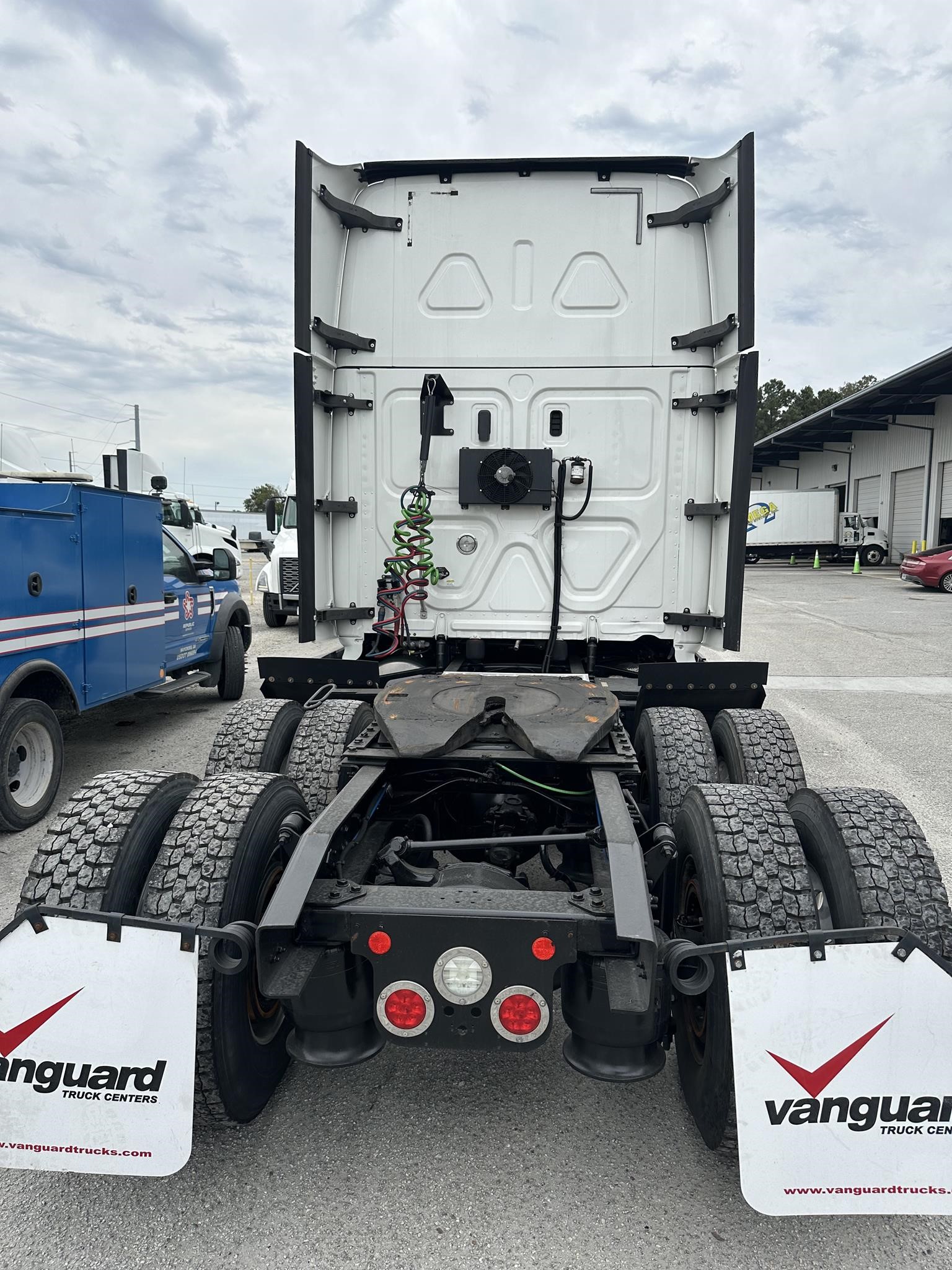 2019 FREIGHTLINER CASCADIA 125 - image 5 of 6