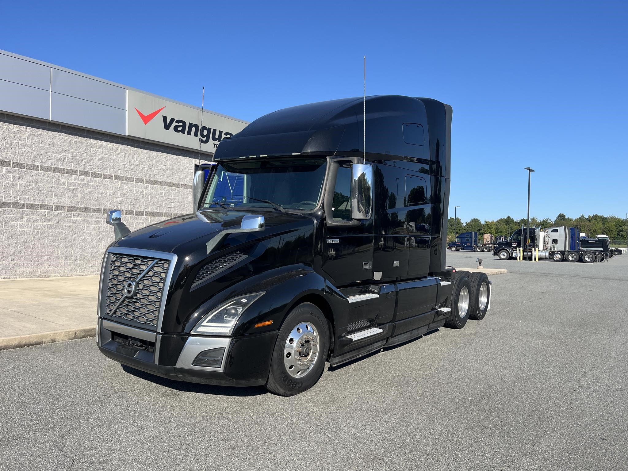 2019 VOLVO VNL64T760 - image 1 of 6