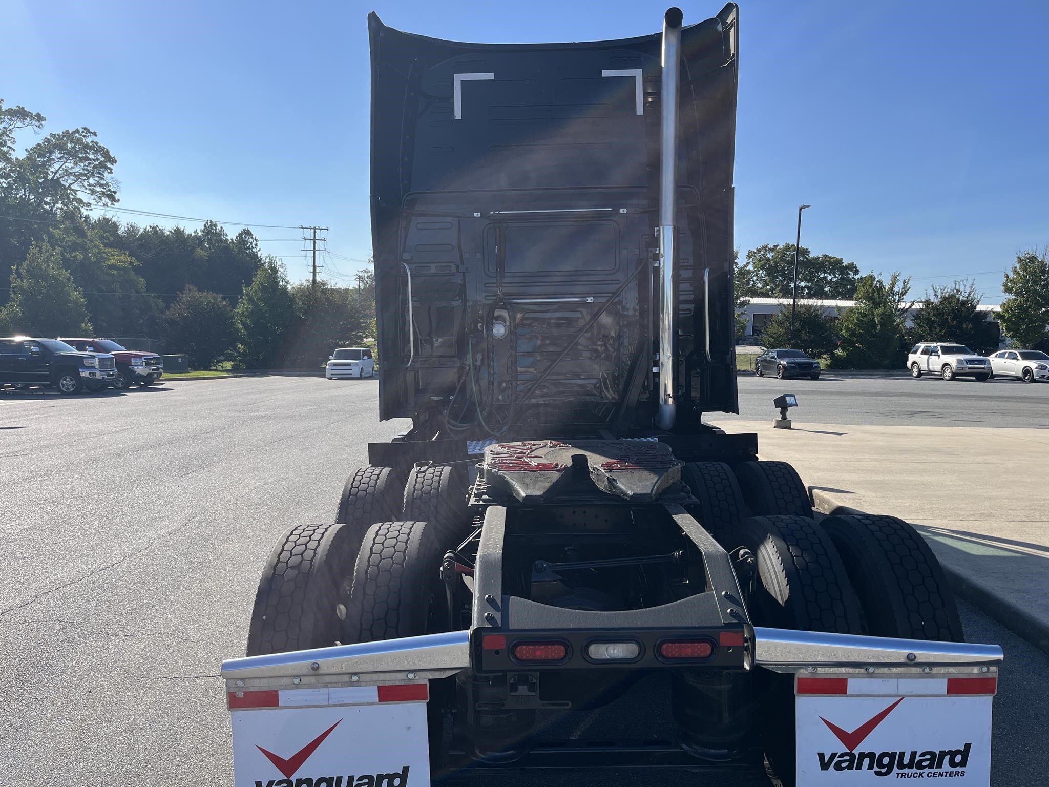 2019 VOLVO VNL64T760 - image 5 of 6