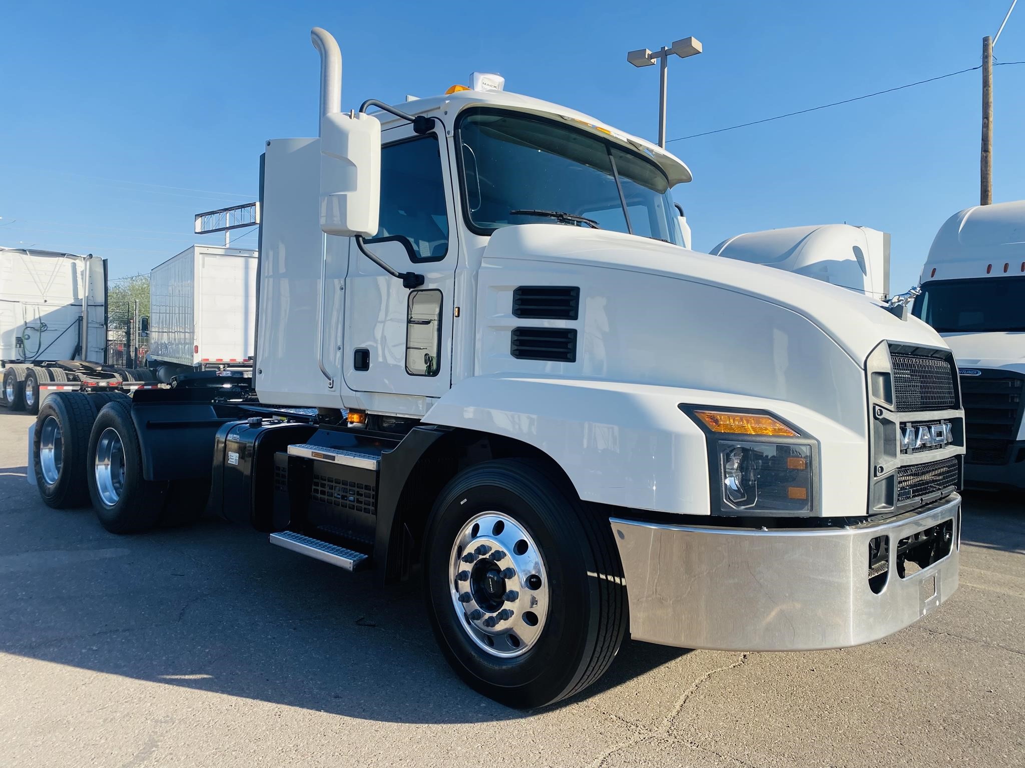 2019 MACK ANTHEM 64T - image 2 of 6