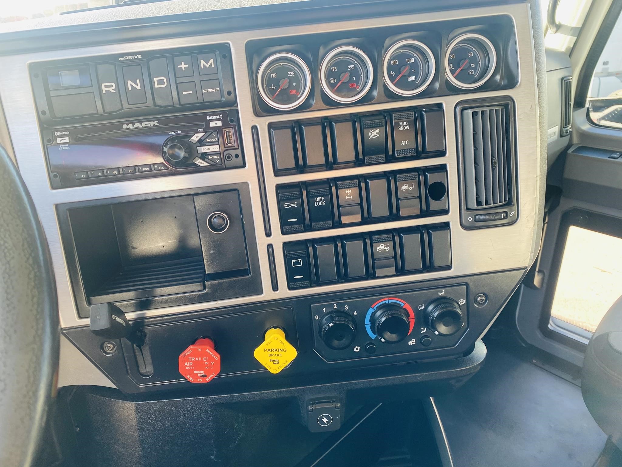 2019 MACK ANTHEM 64T - image 6 of 6