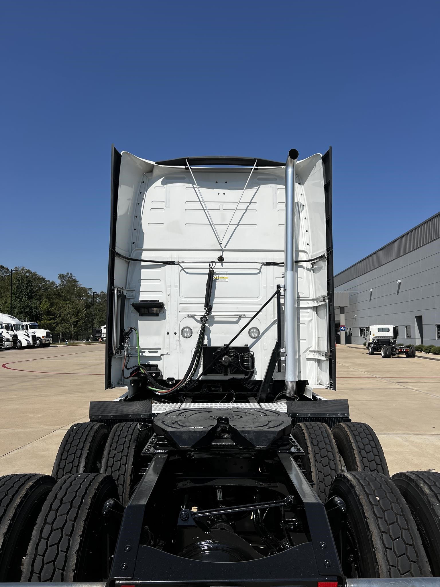 2022 VOLVO VNL64T860 - image 6 of 6