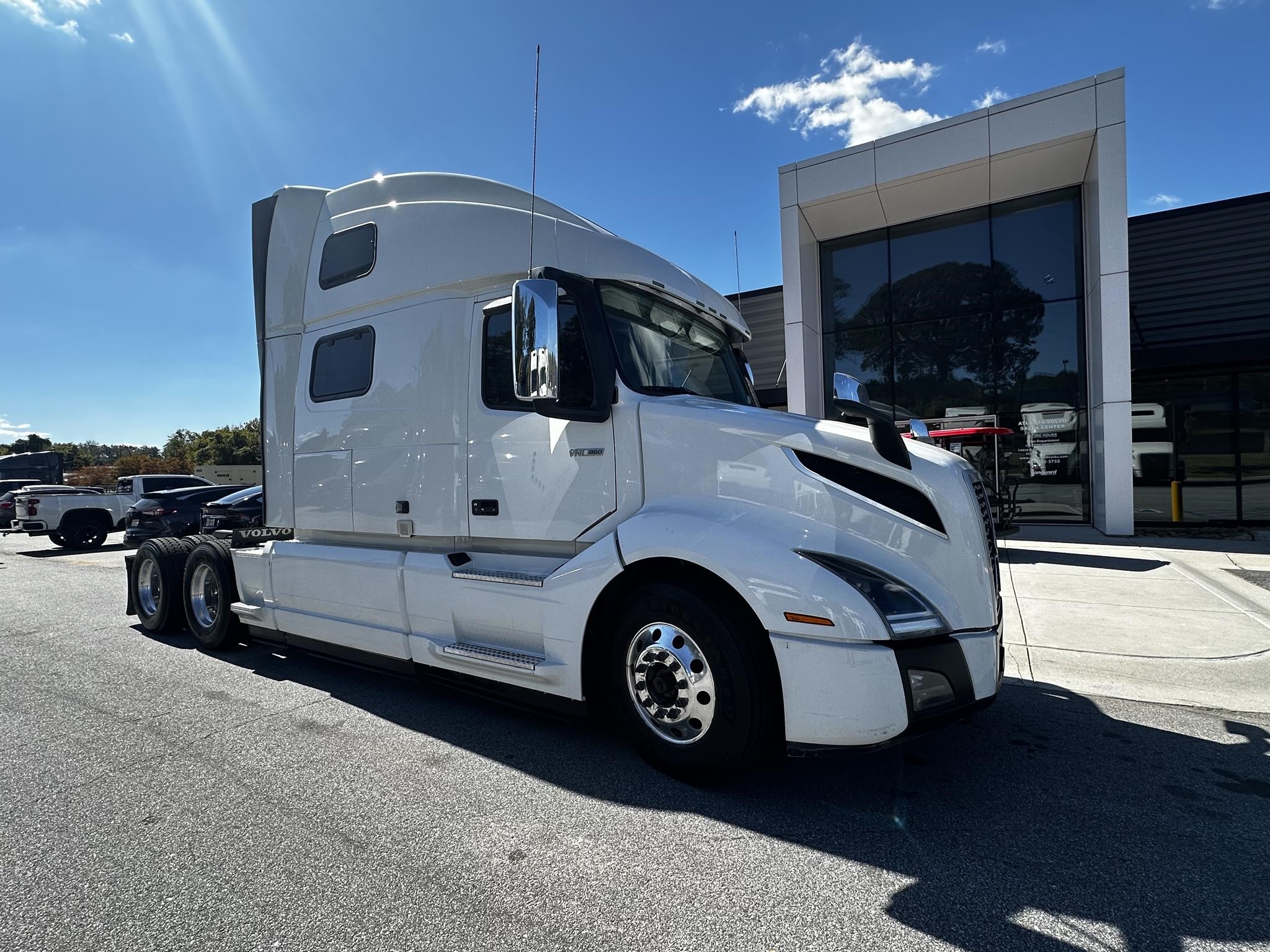 2023 VOLVO VNL64T860 - image 1 of 6