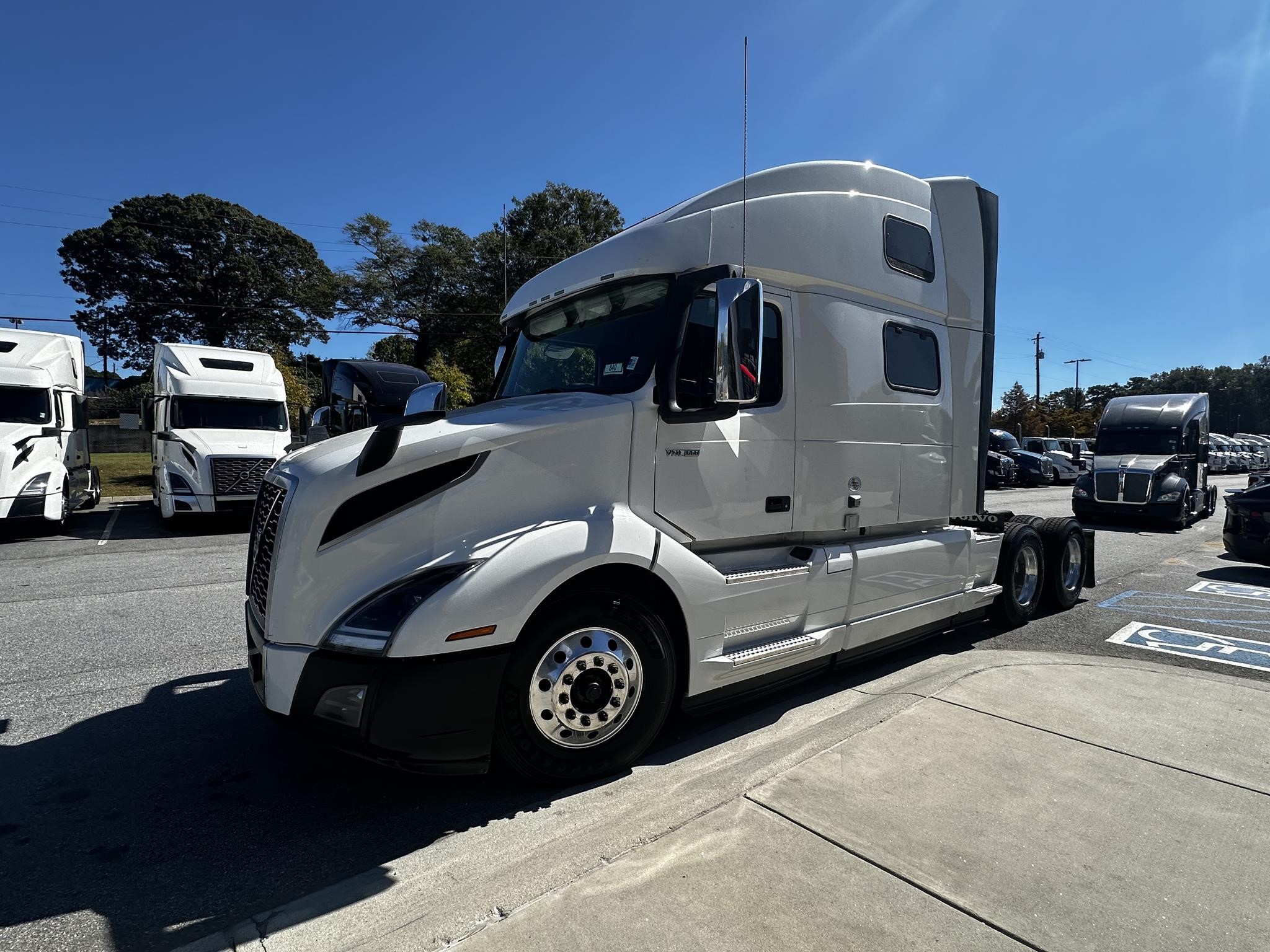 2023 VOLVO VNL64T860 - image 6 of 6