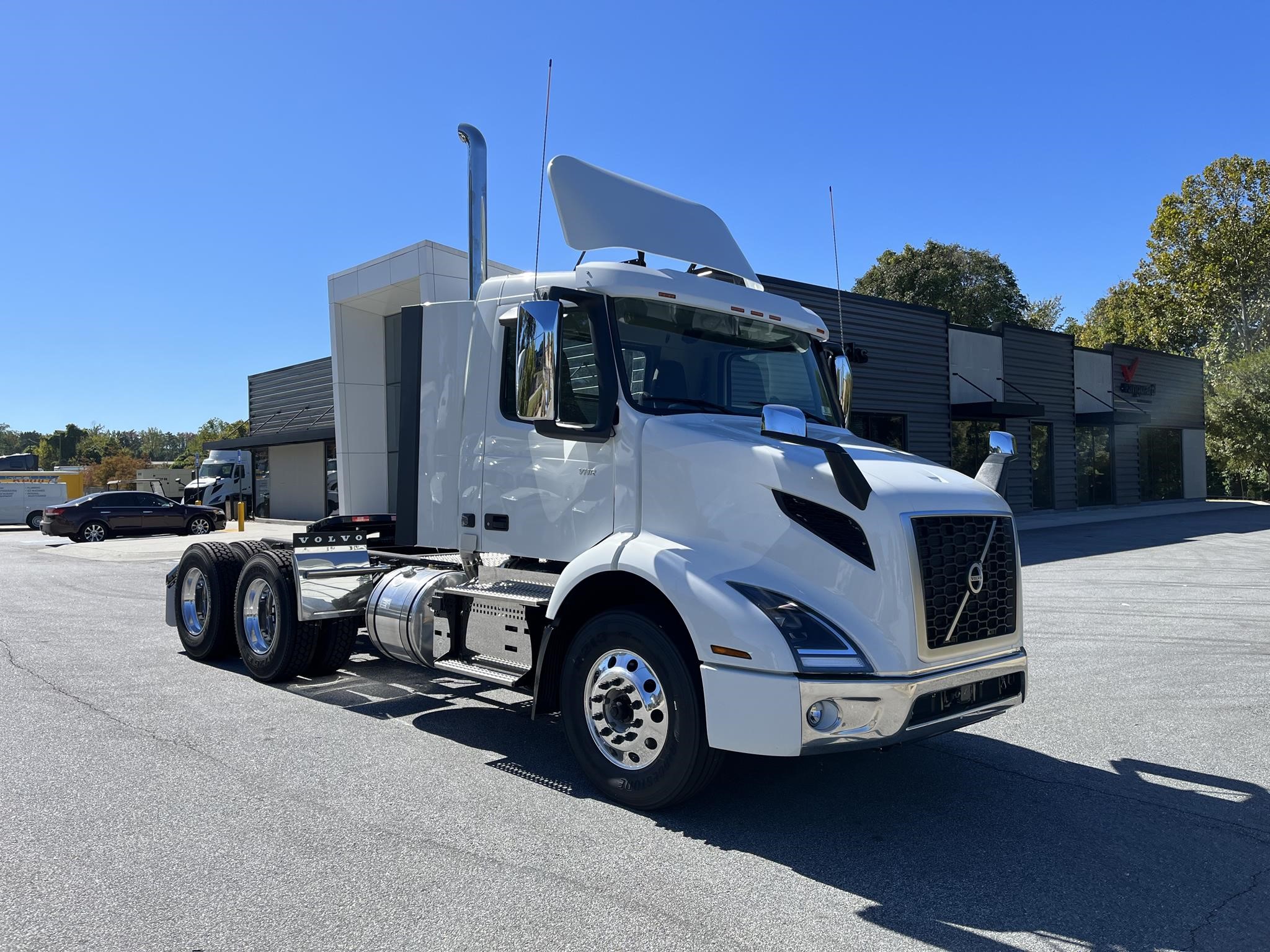 2025 VOLVO VNR64T300 - image 1 of 6