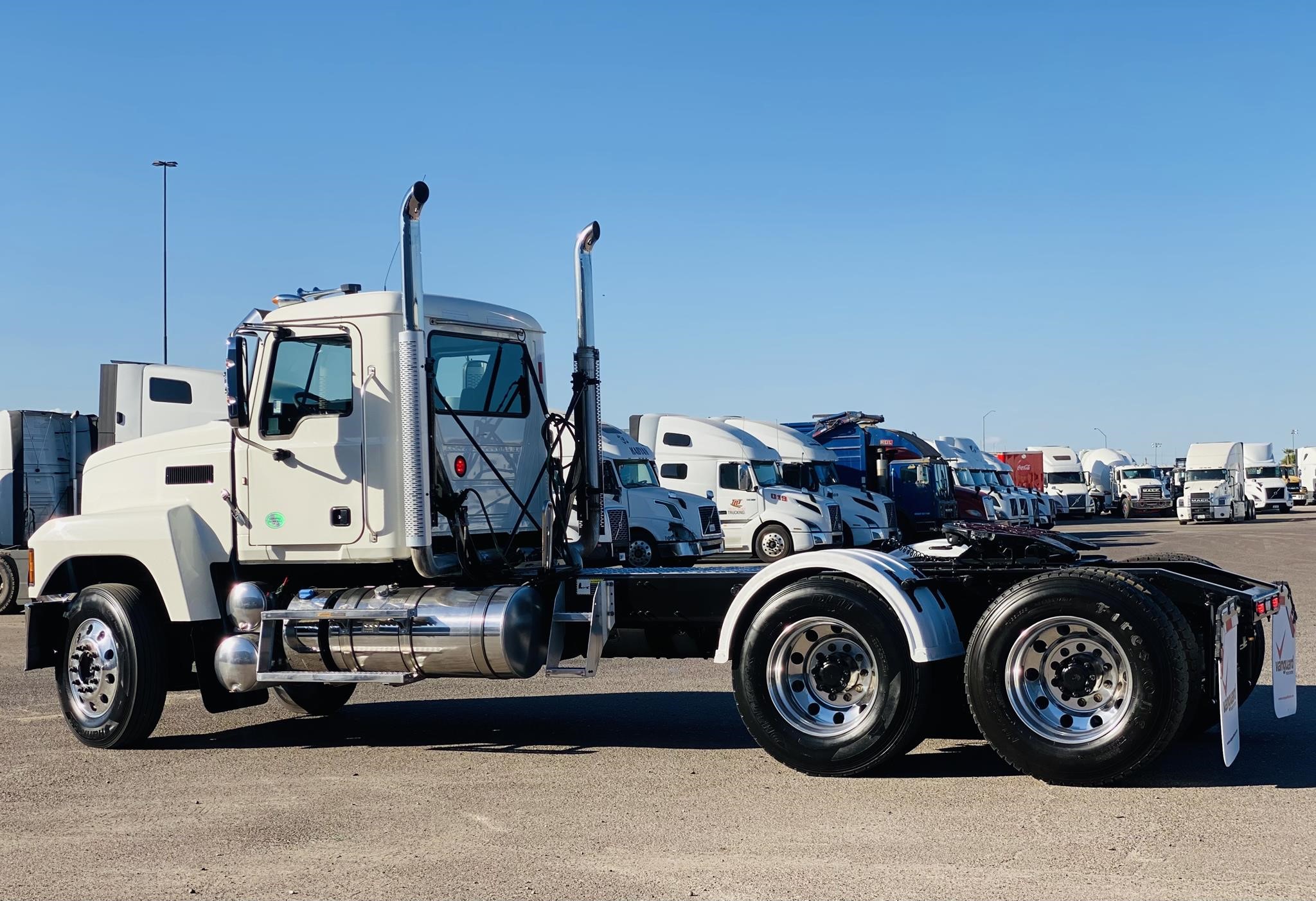 2020 MACK PINNACLE 64T - image 2 of 6