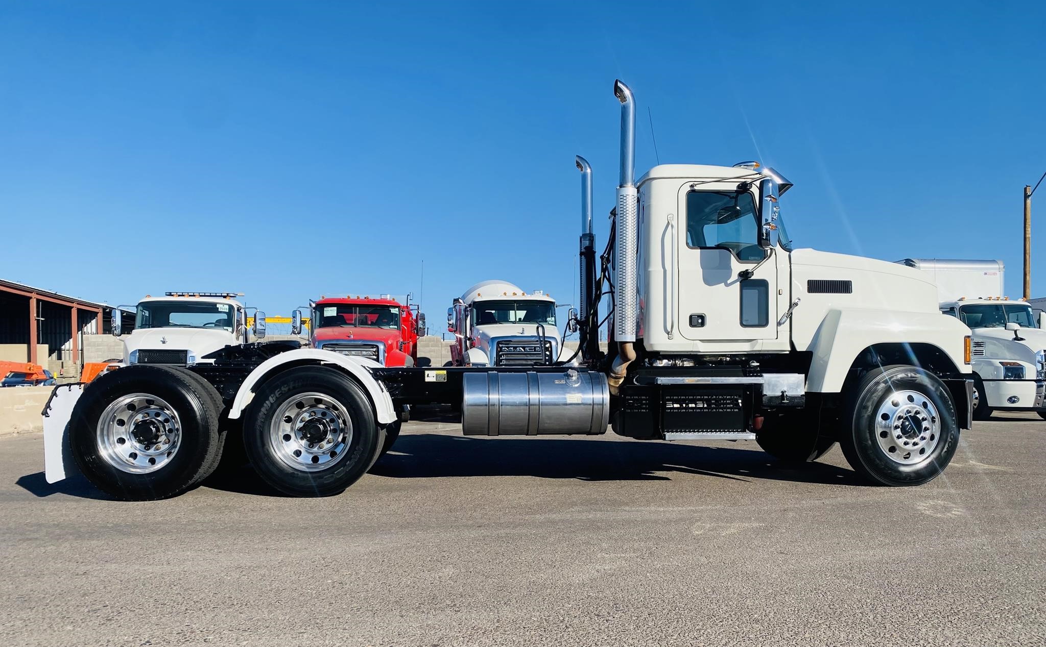 2020 MACK PINNACLE 64T - image 5 of 6