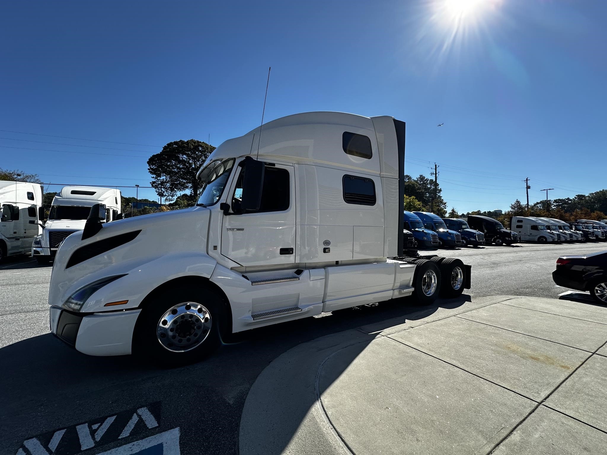 2022 VOLVO VNL64T860 - image 6 of 6