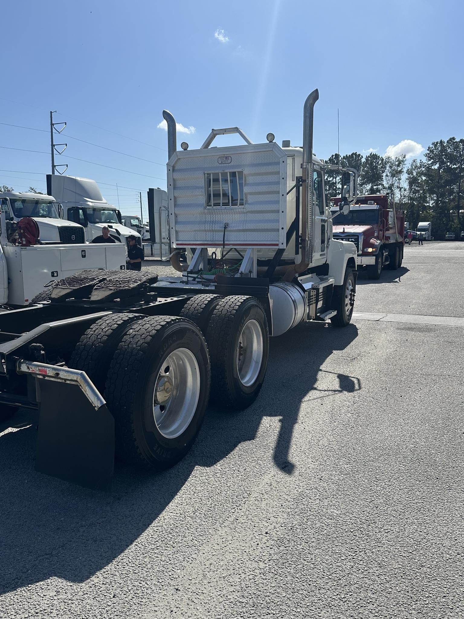 2018 MACK PINNACLE CHU613 - image 4 of 6