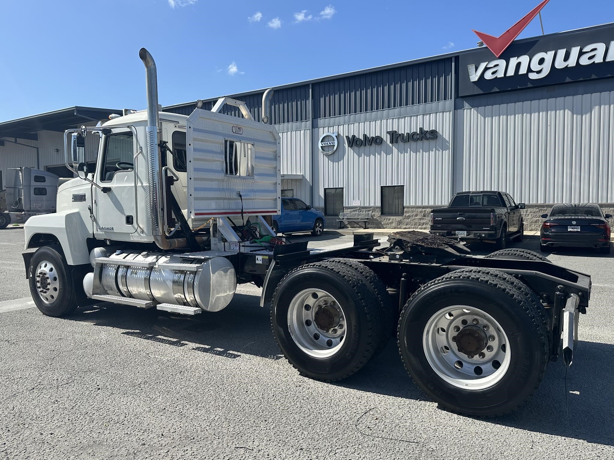 2018 MACK PINNACLE CHU613 - image 6 of 6