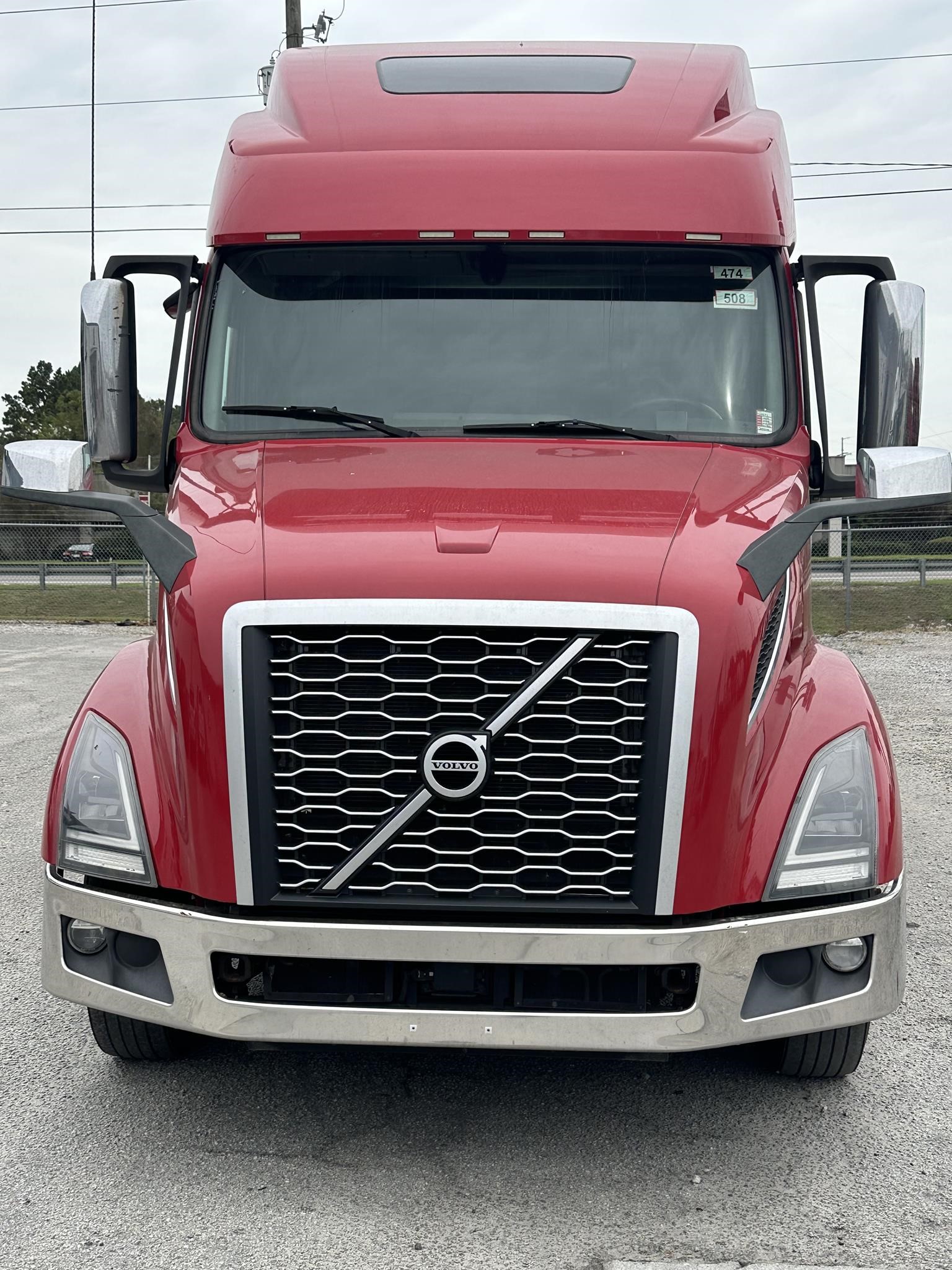 2019 VOLVO VNL64T860 - image 2 of 6