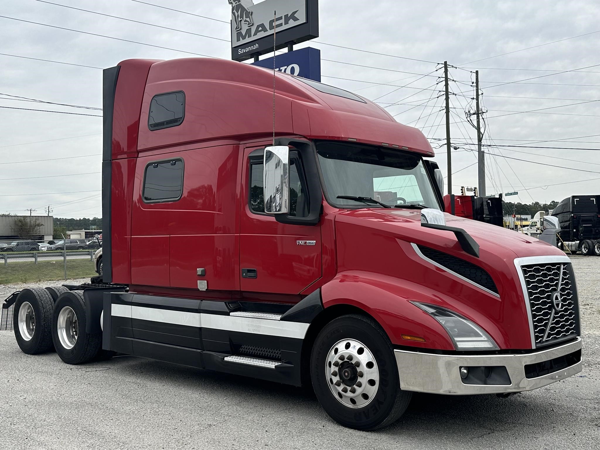 2019 VOLVO VNL64T860 - image 3 of 6