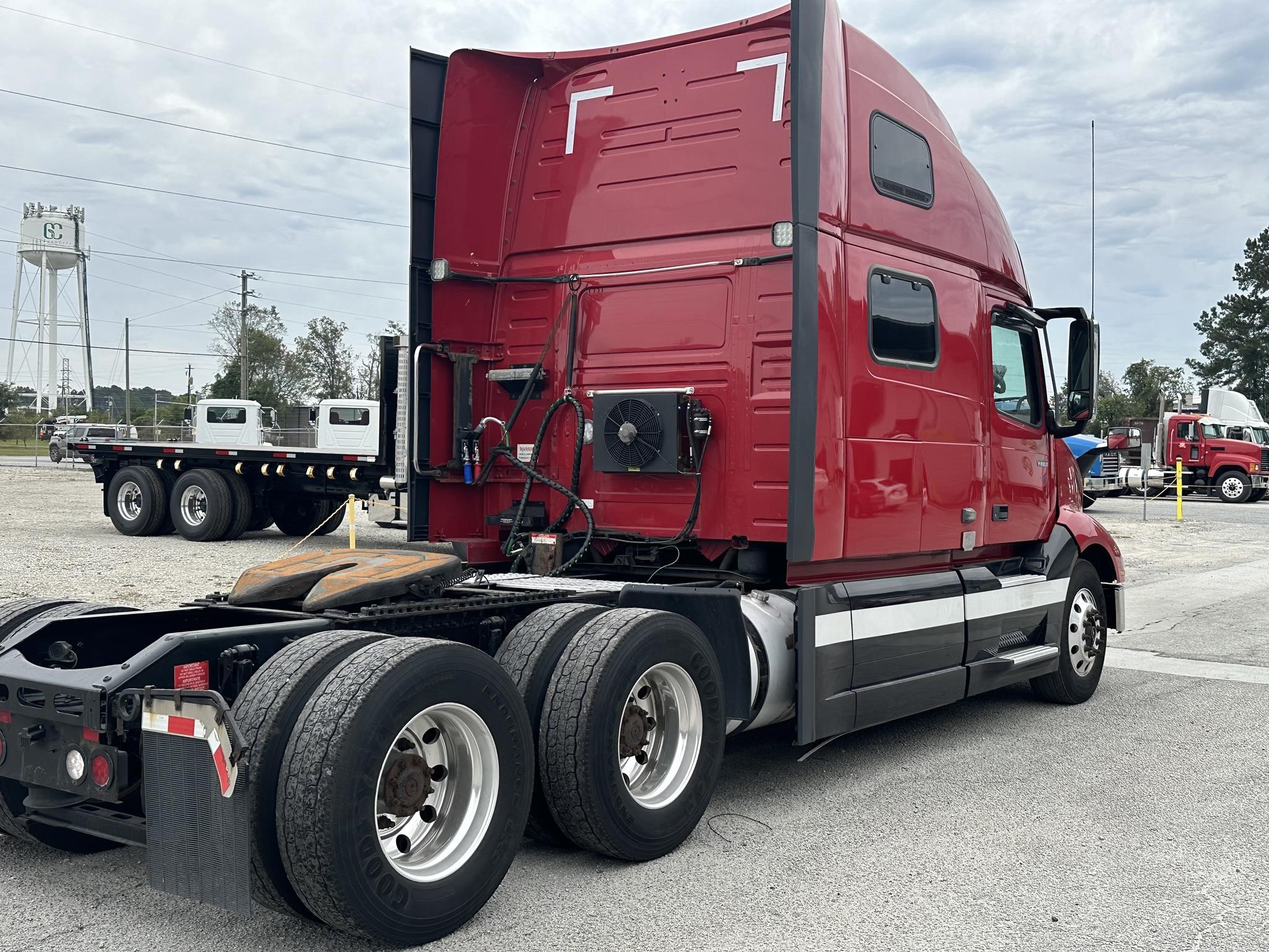 2019 VOLVO VNL64T860 - image 5 of 6