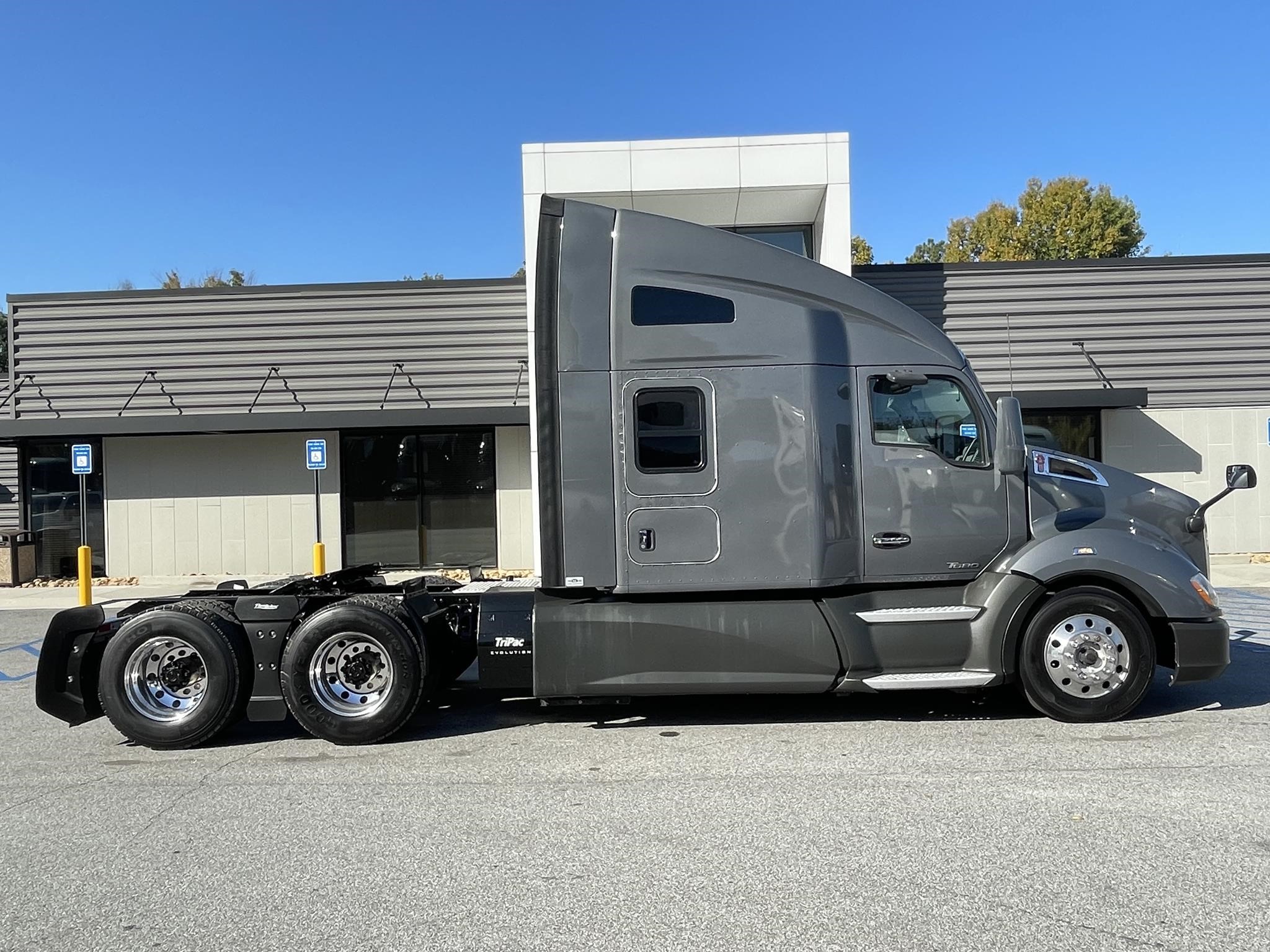 2021 KENWORTH T680 - image 2 of 6