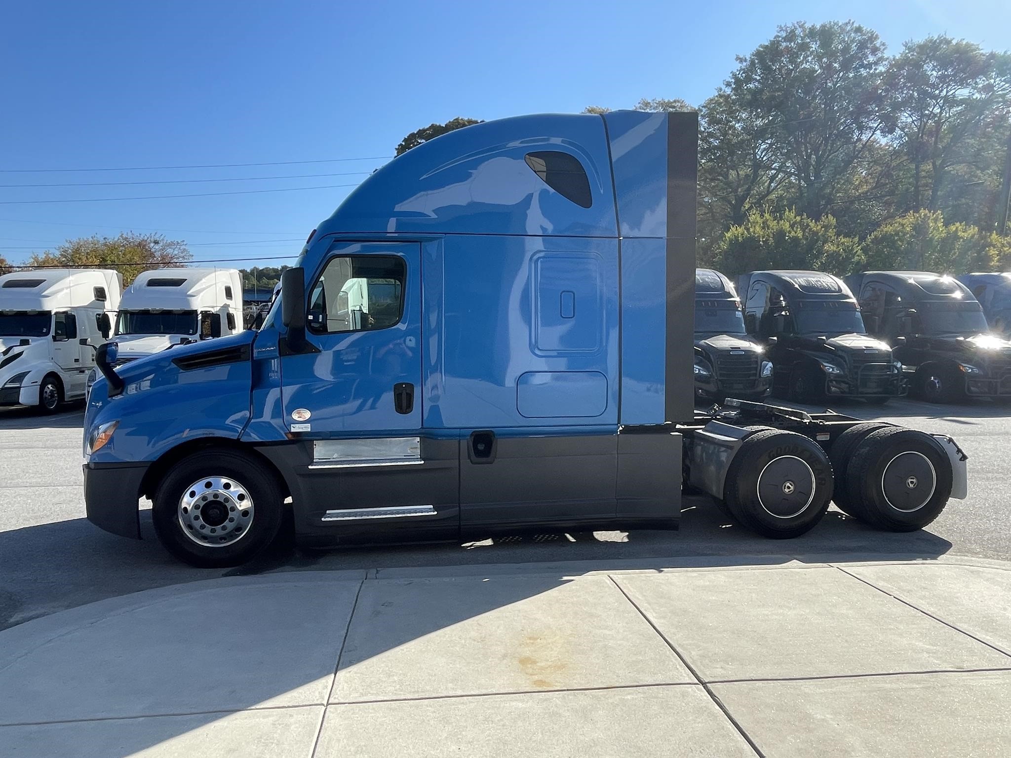 2021 FREIGHTLINER CASCADIA 126 - image 6 of 6