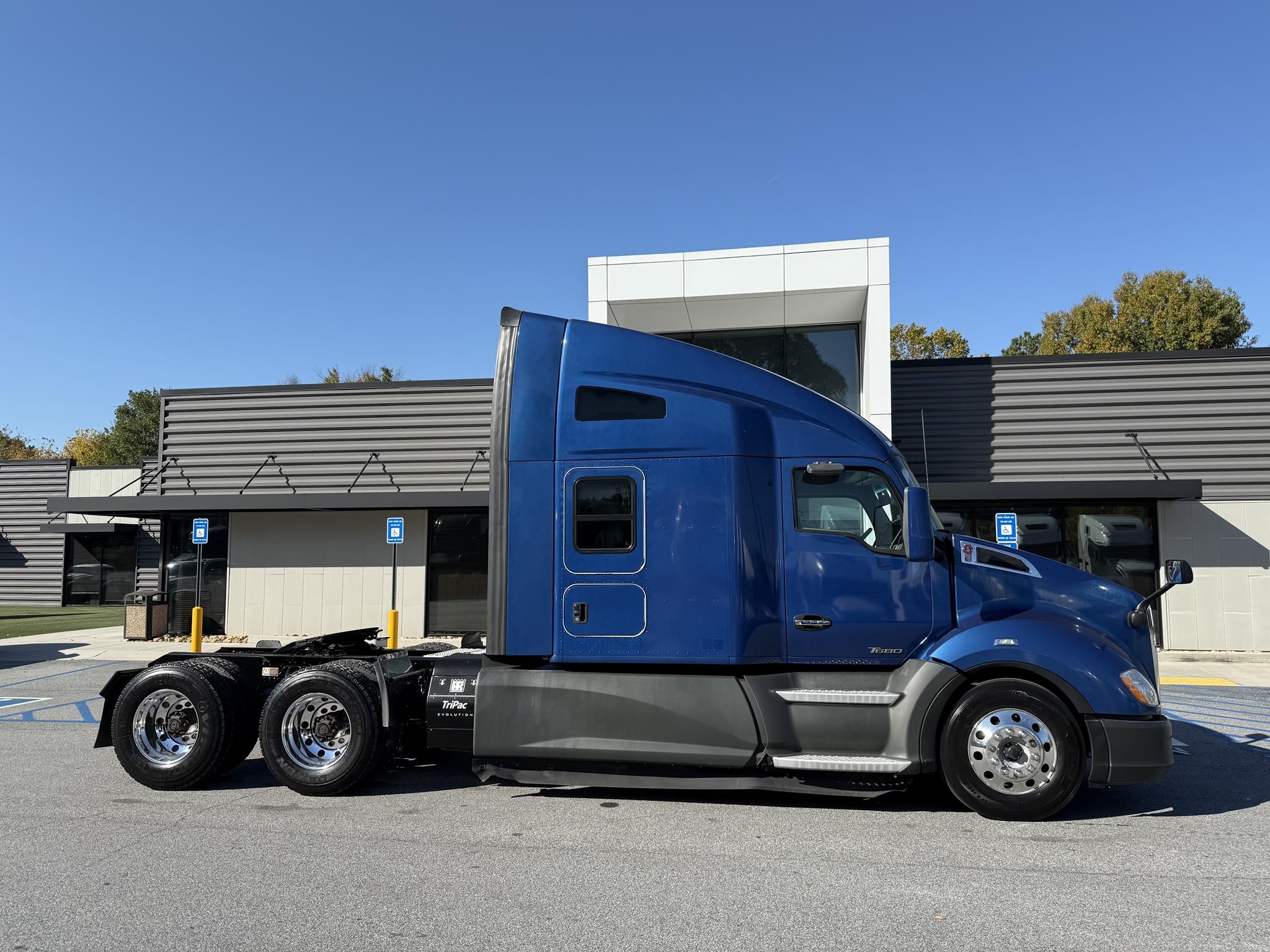 2021 KENWORTH T680 - image 1 of 6