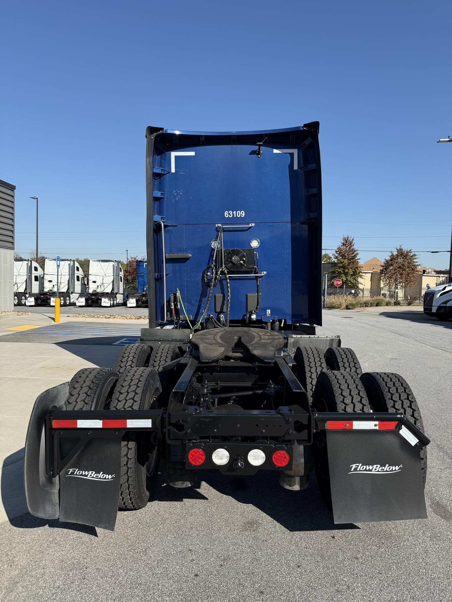 2021 KENWORTH T680 - image 2 of 6