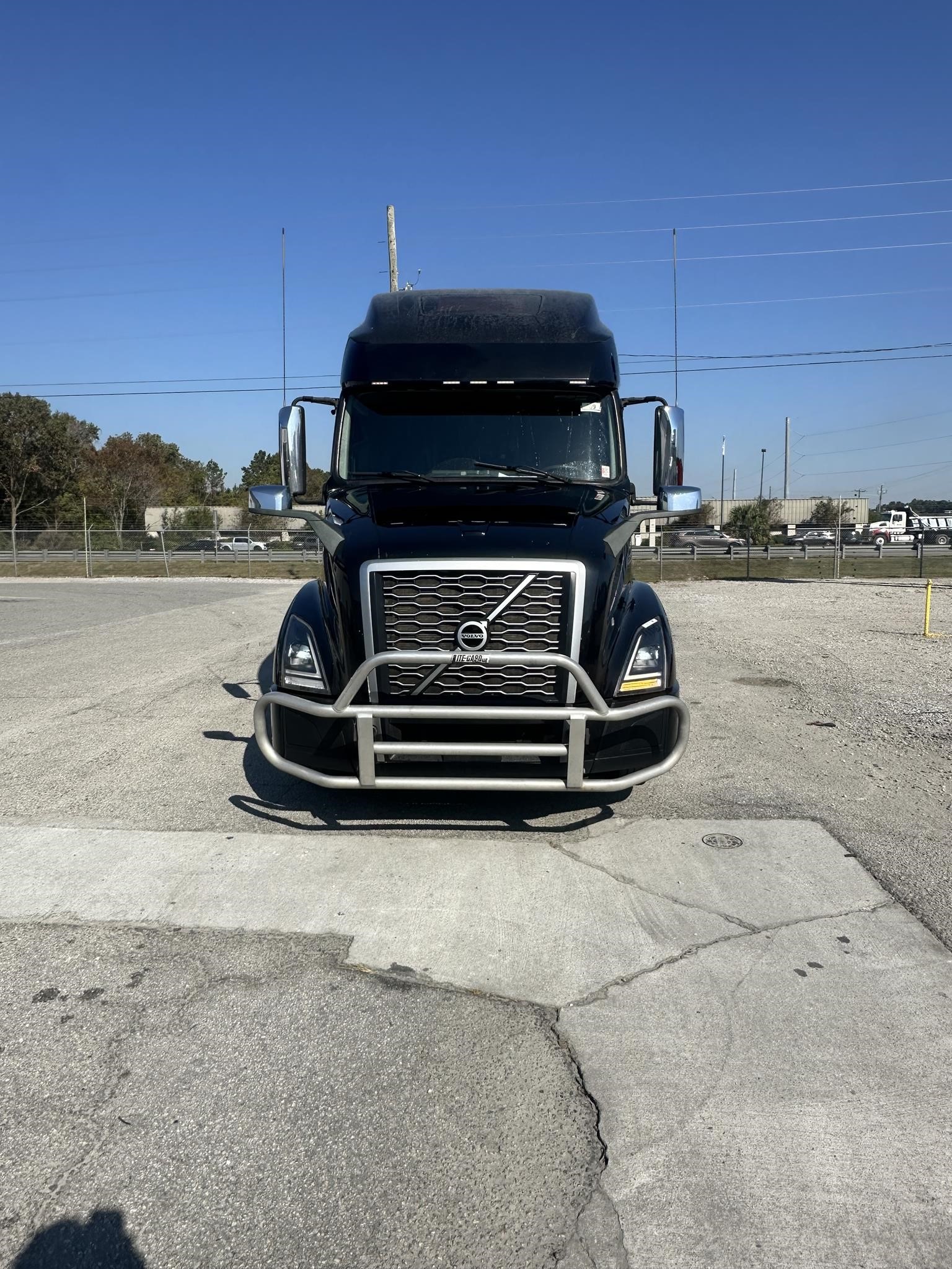 2019 VOLVO VNL64T760 - image 2 of 6