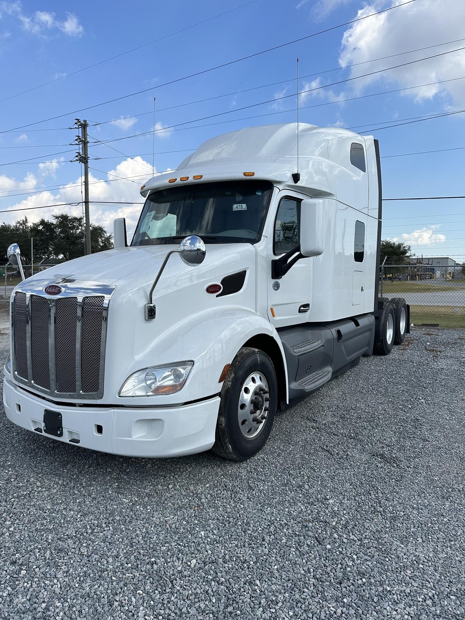 2020 PETERBILT 579 - image 1 of 6