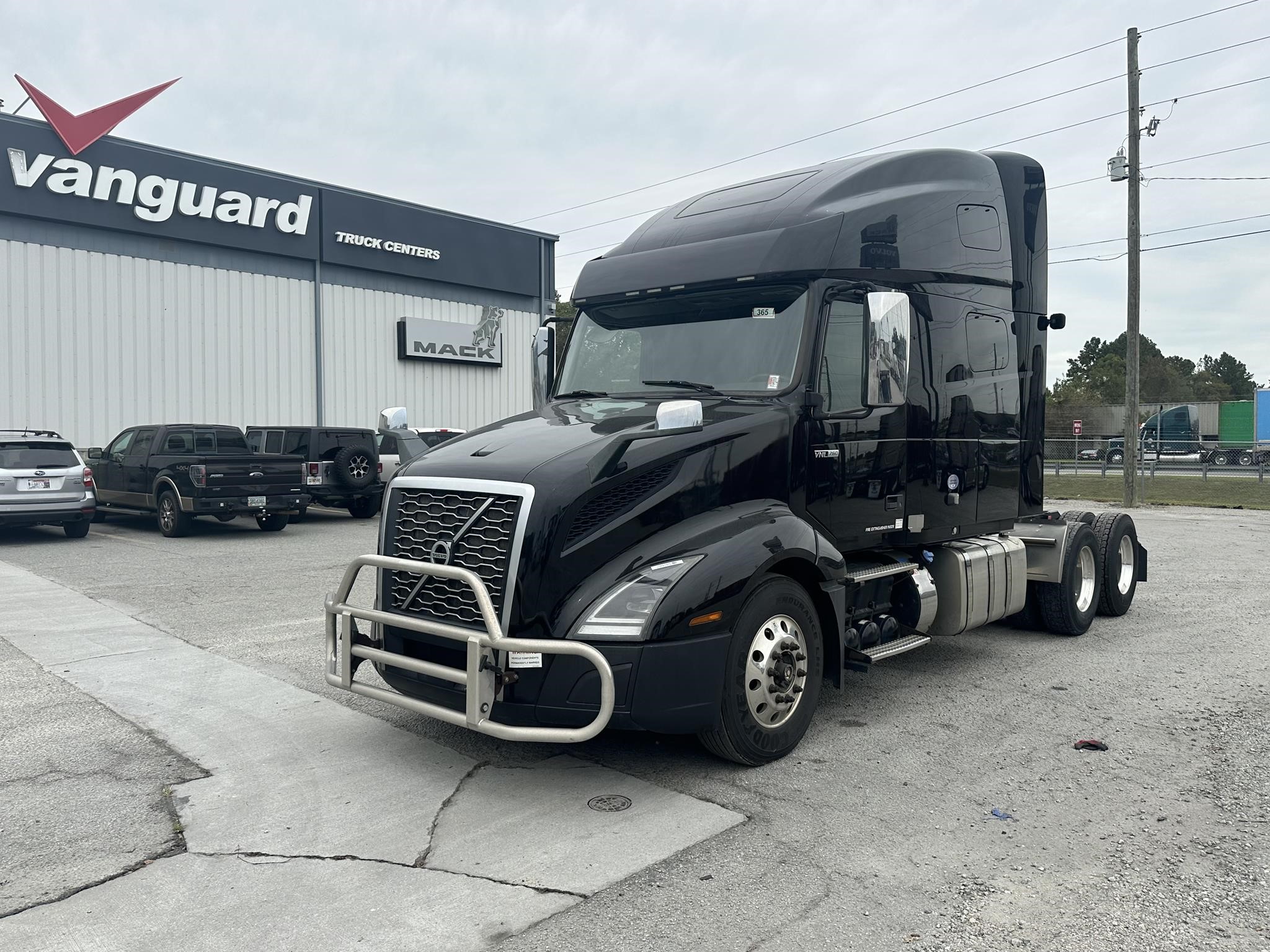 2019 VOLVO VNL64T760 - image 1 of 6