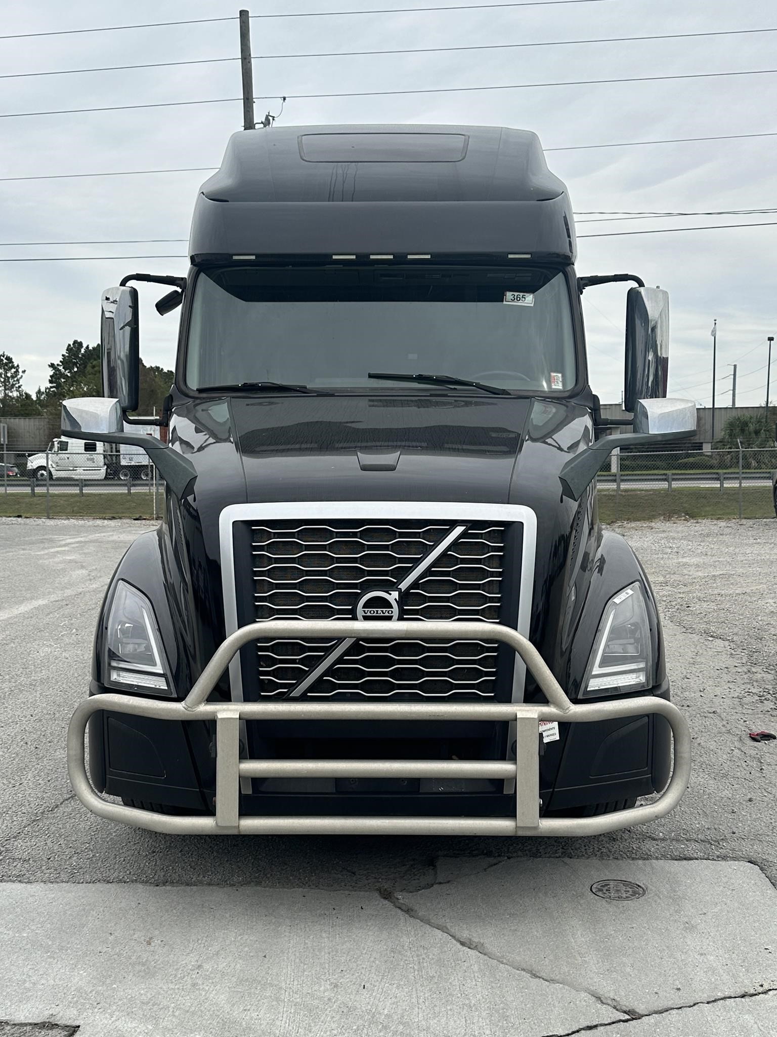 2019 VOLVO VNL64T760 - image 2 of 6