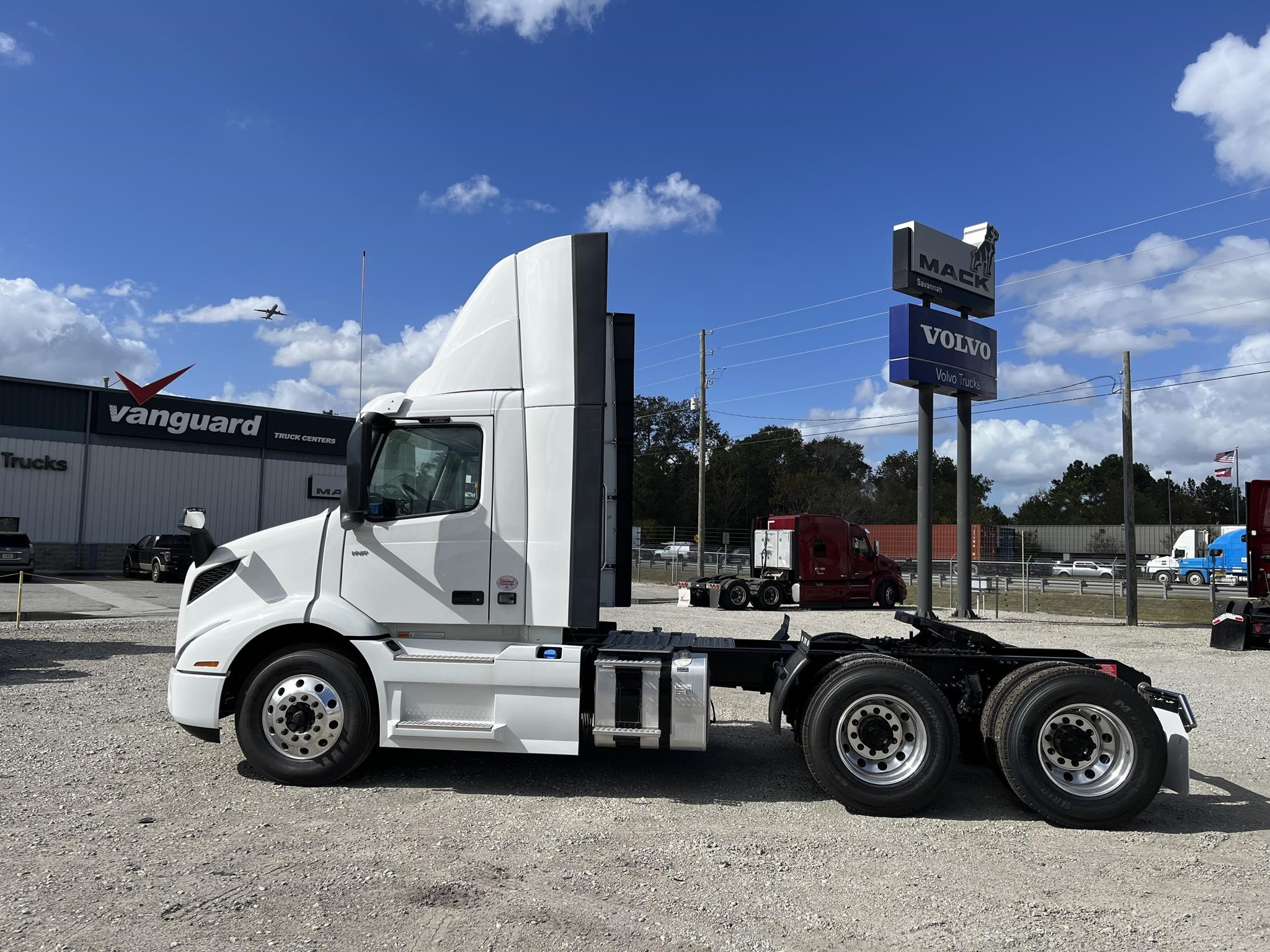 2025 VOLVO VNR64T300 - image 2 of 6