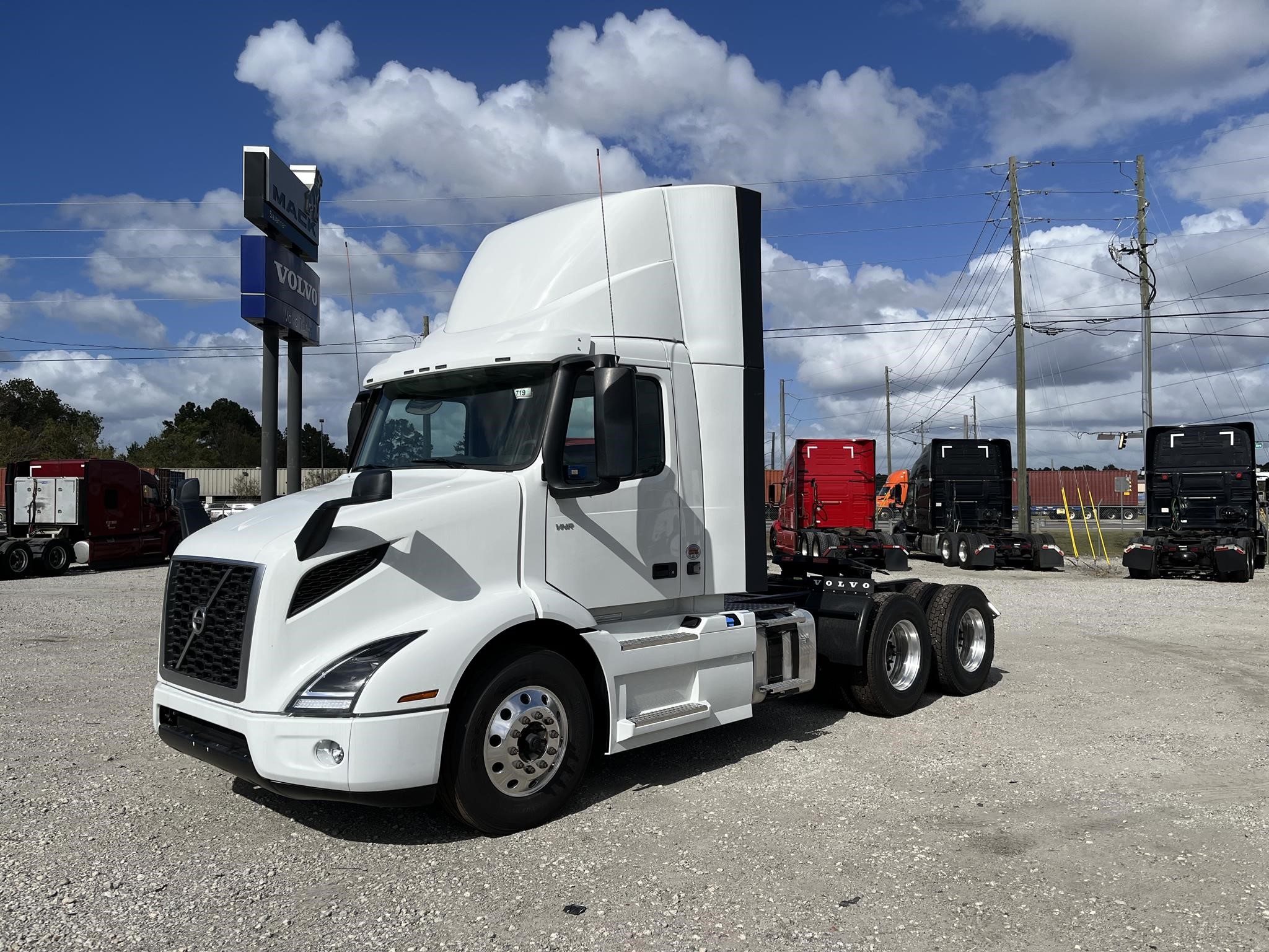 2025 VOLVO VNR64T300 - image 1 of 6