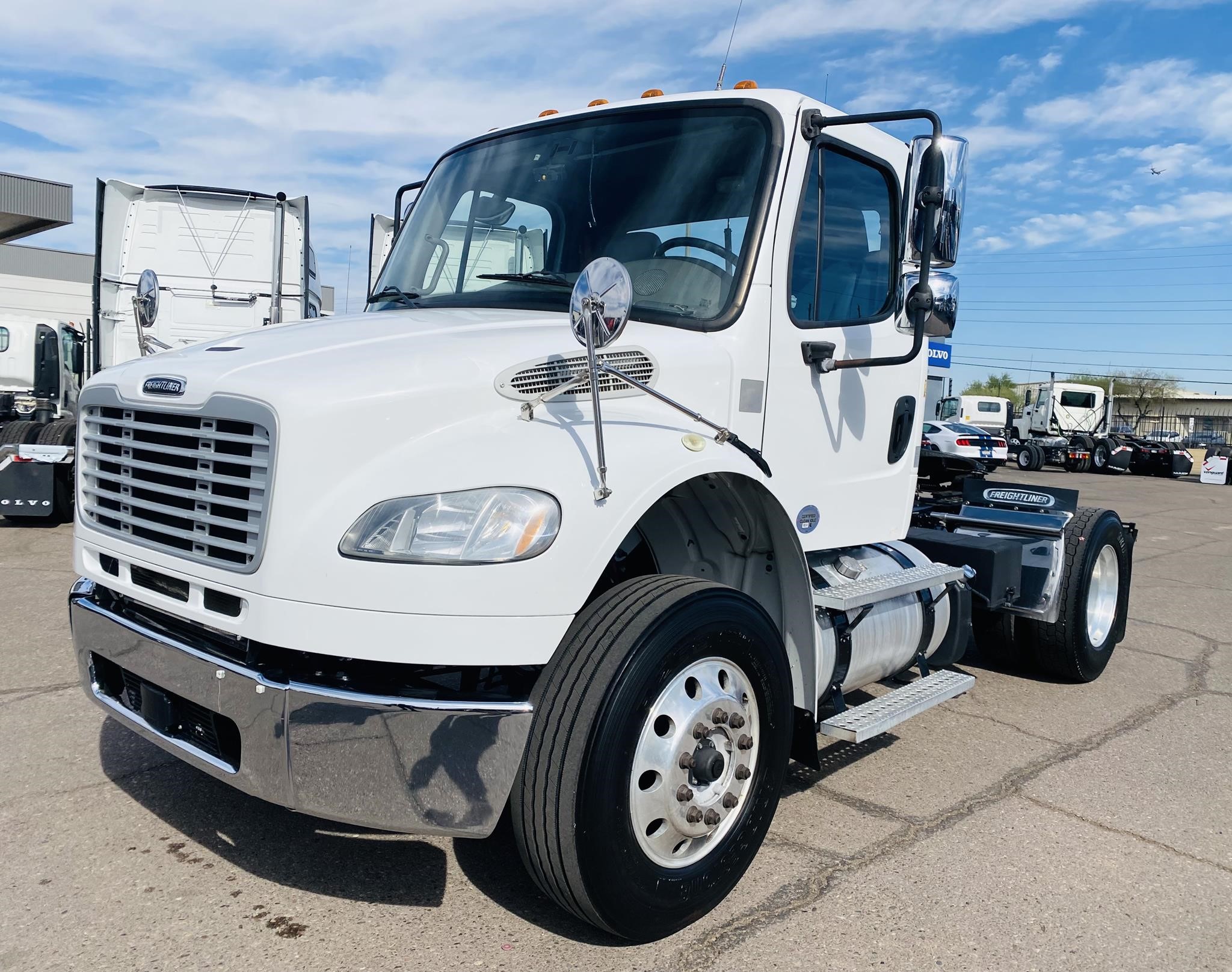 2016 FREIGHTLINER BUSINESS CLASS M2 106 - image 1 of 6