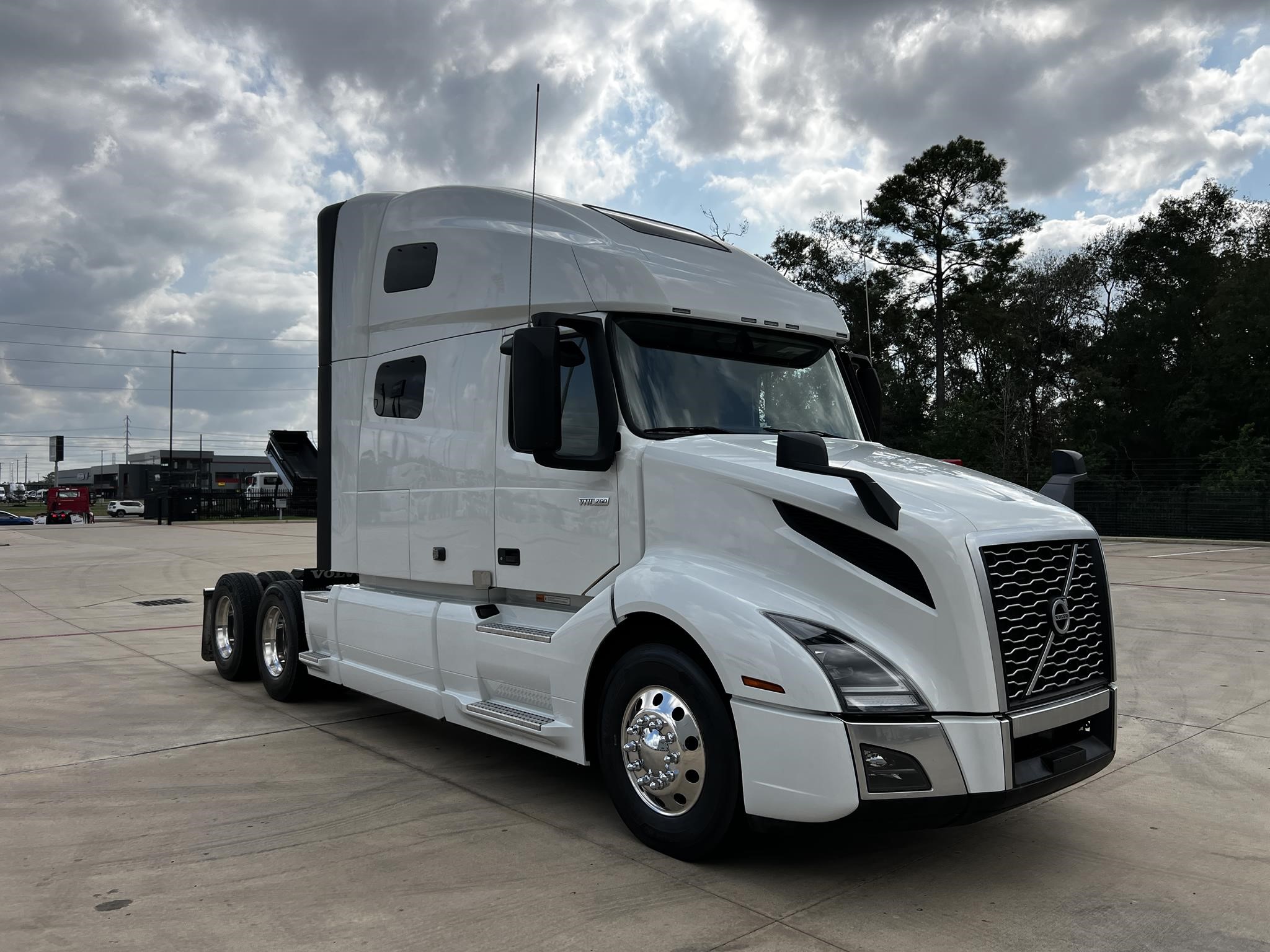 2024 VOLVO VNL64T760 - image 2 of 6