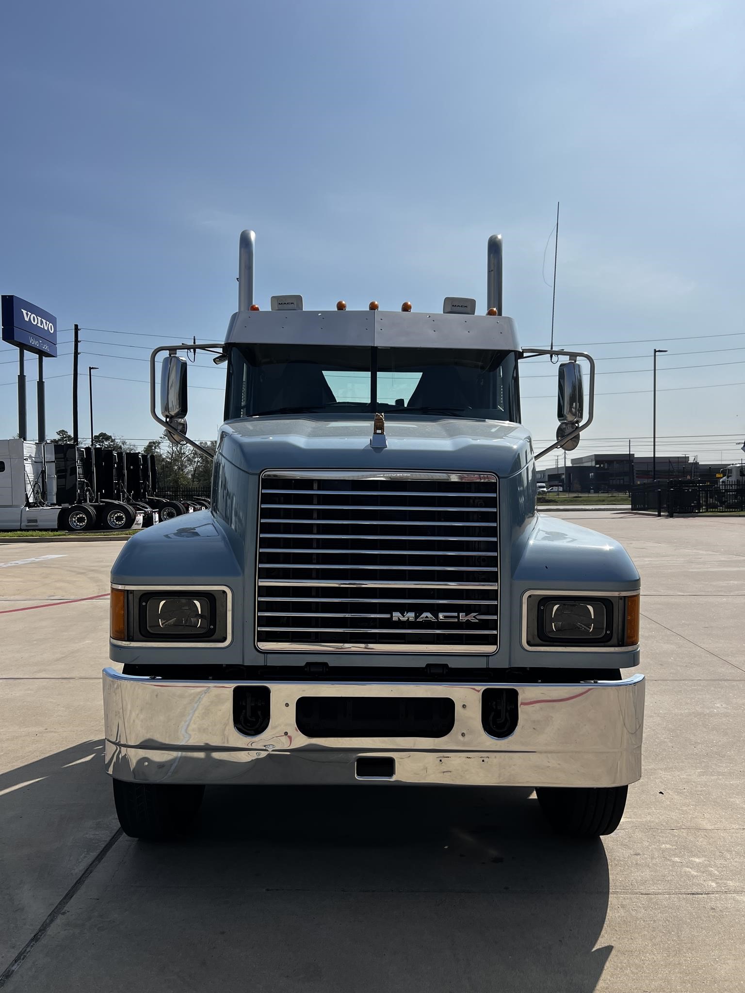 2020 MACK PINNACLE 64T - image 2 of 6