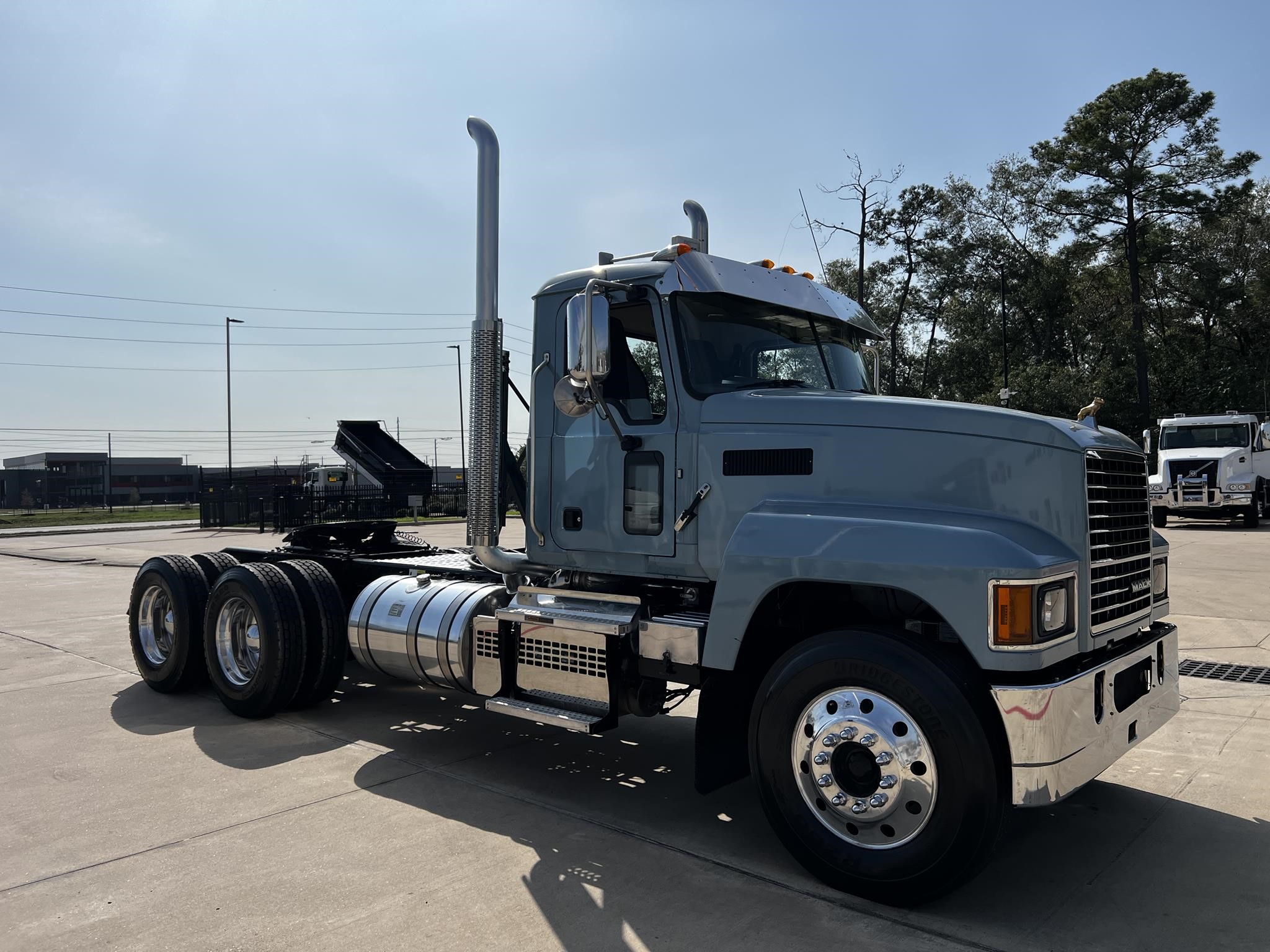 2020 MACK PINNACLE 64T - image 3 of 6