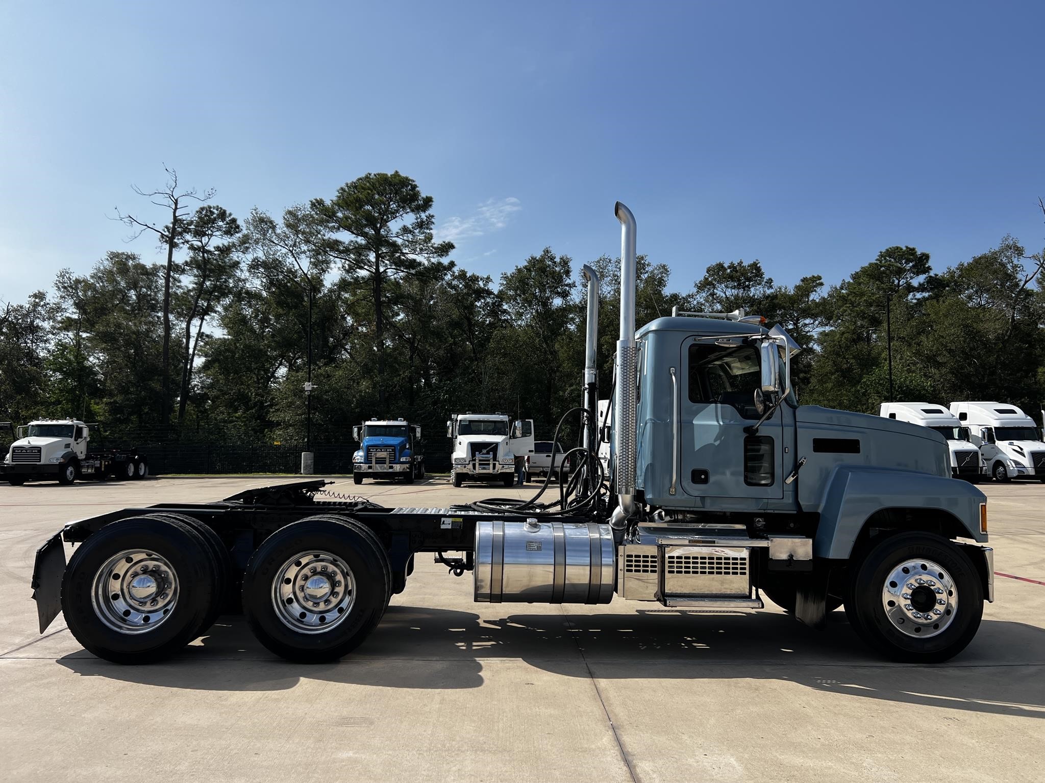 2020 MACK PINNACLE 64T - image 4 of 6