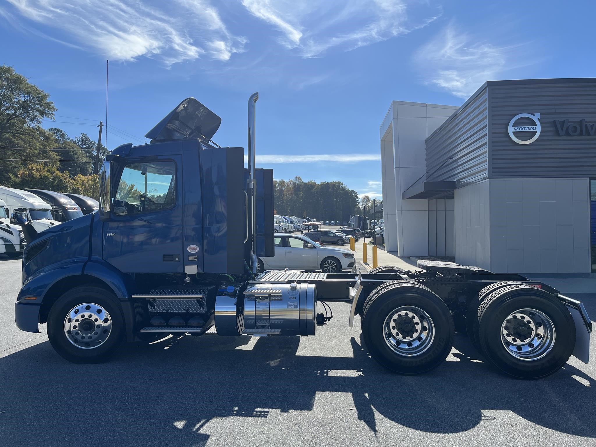 2025 VOLVO VNR64T300 - image 6 of 6