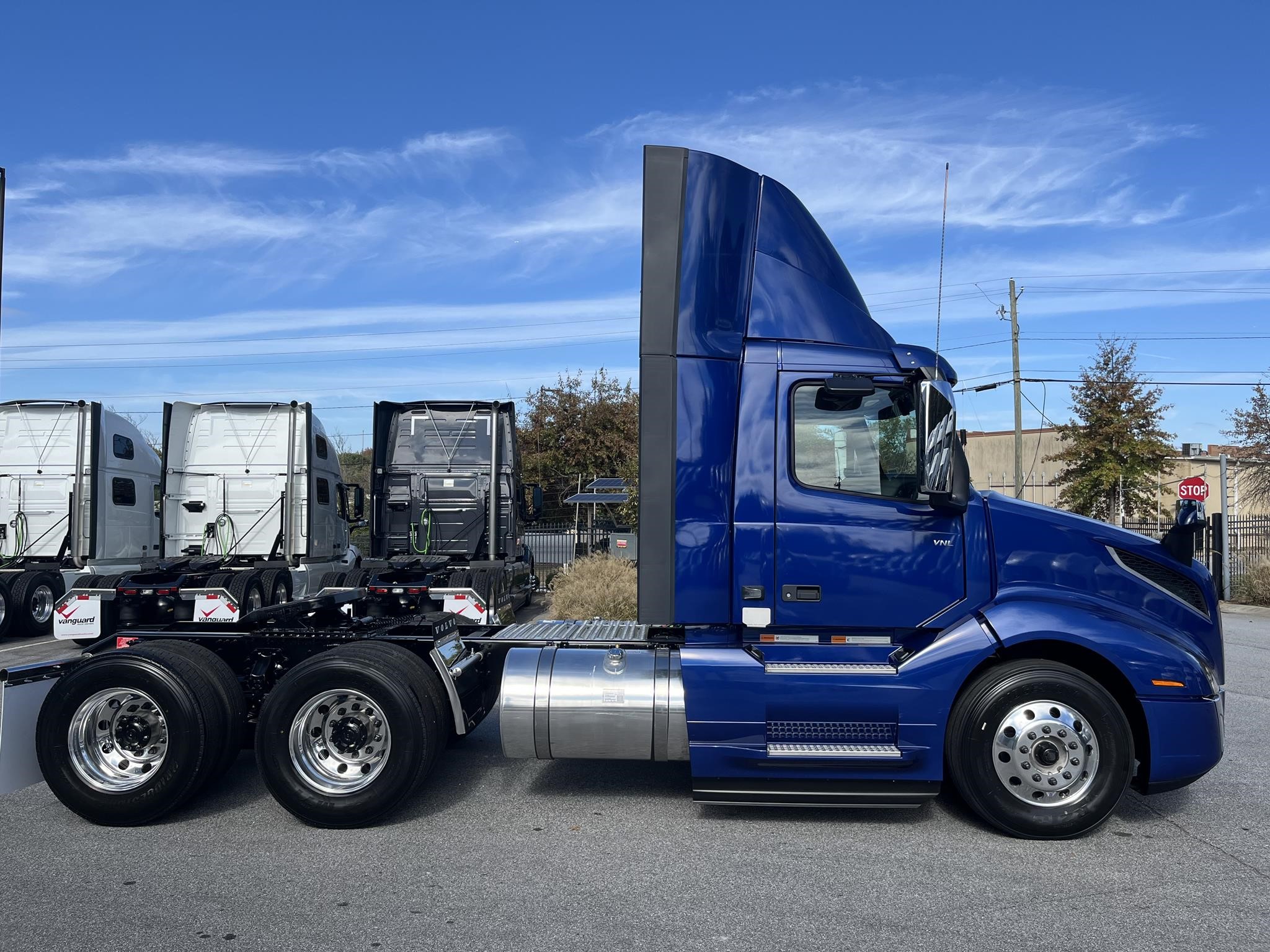 2025 VOLVO VNL64T300 - image 2 of 6