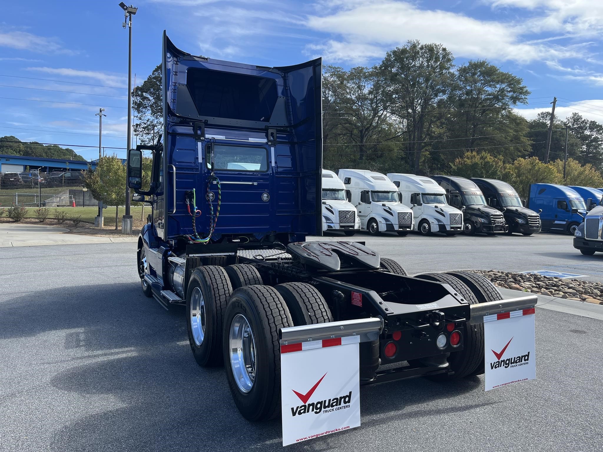 2025 VOLVO VNL64T300 - image 5 of 6