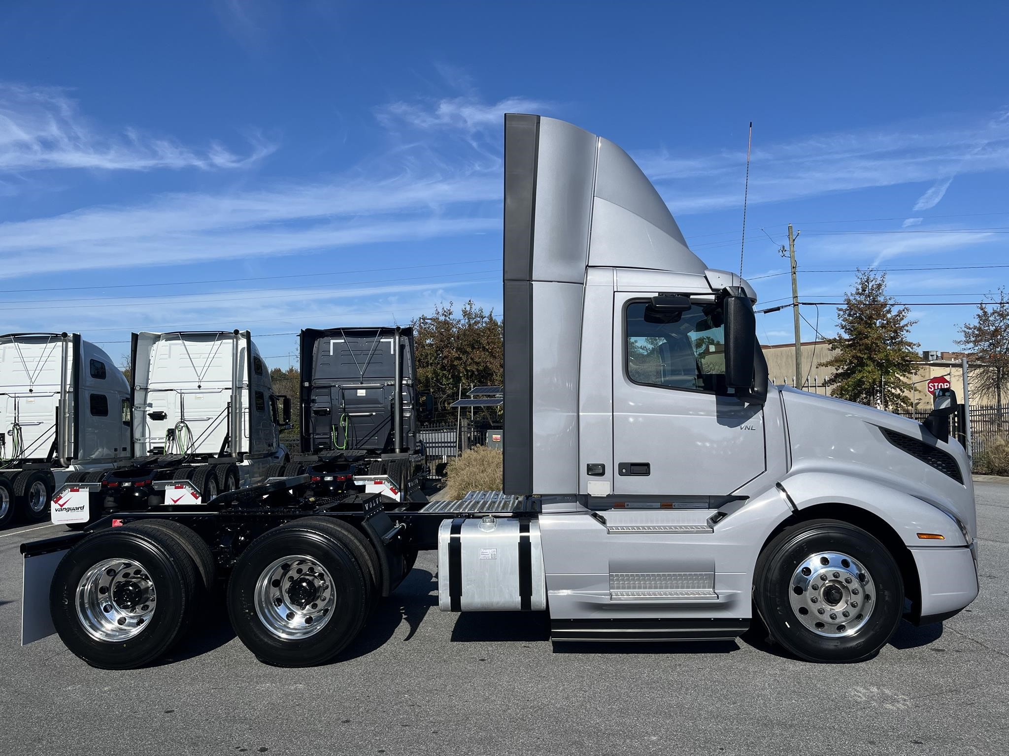 2025 VOLVO VNL64T300 - image 2 of 6