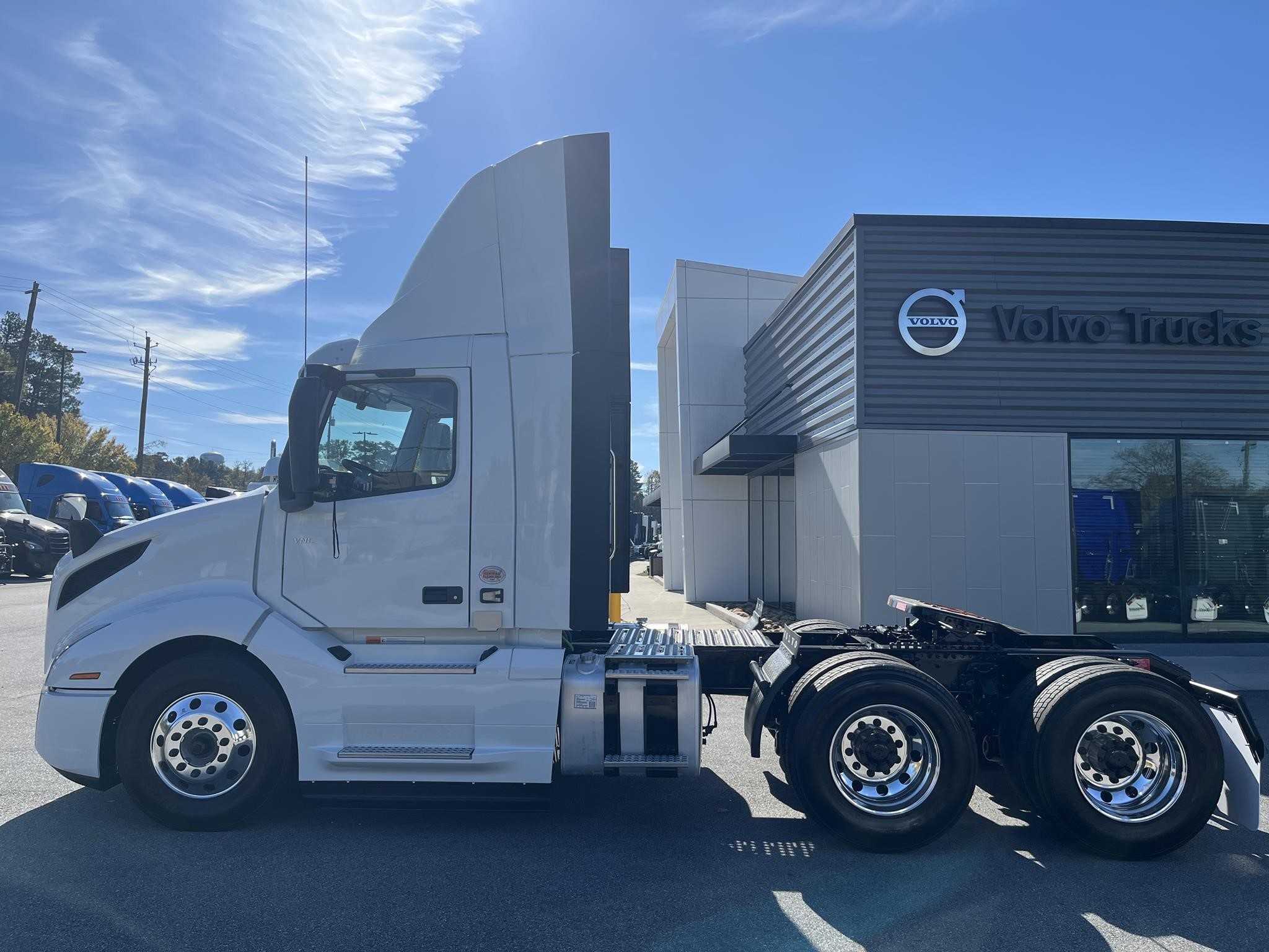 2025 VOLVO VNL64T300 - image 6 of 6